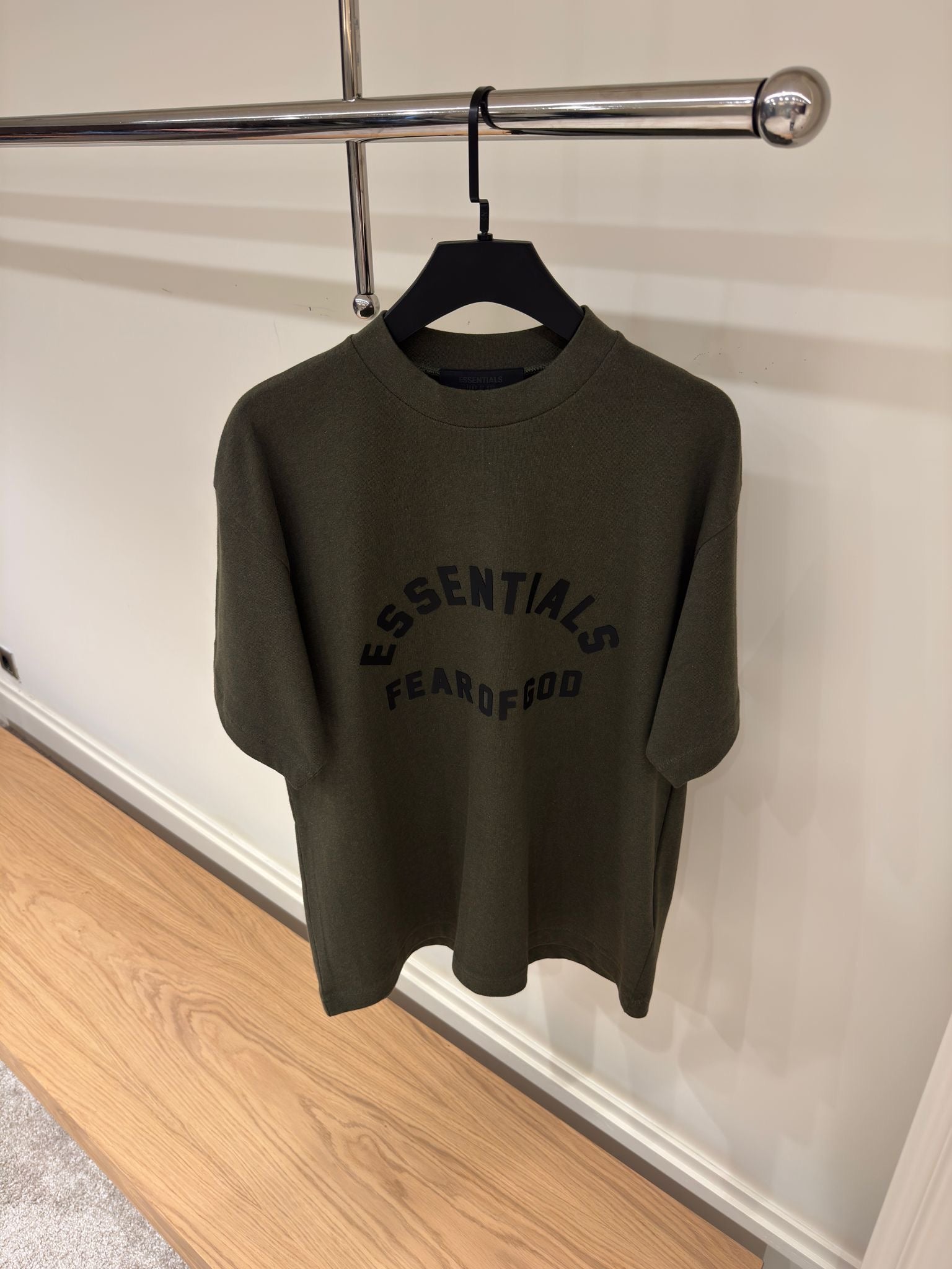 Tricou Essent!als