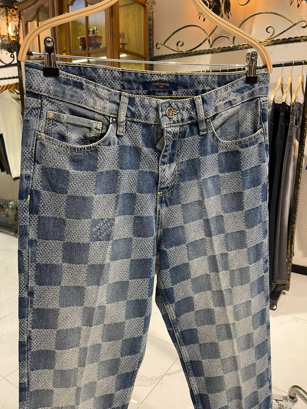 Blugi Lv