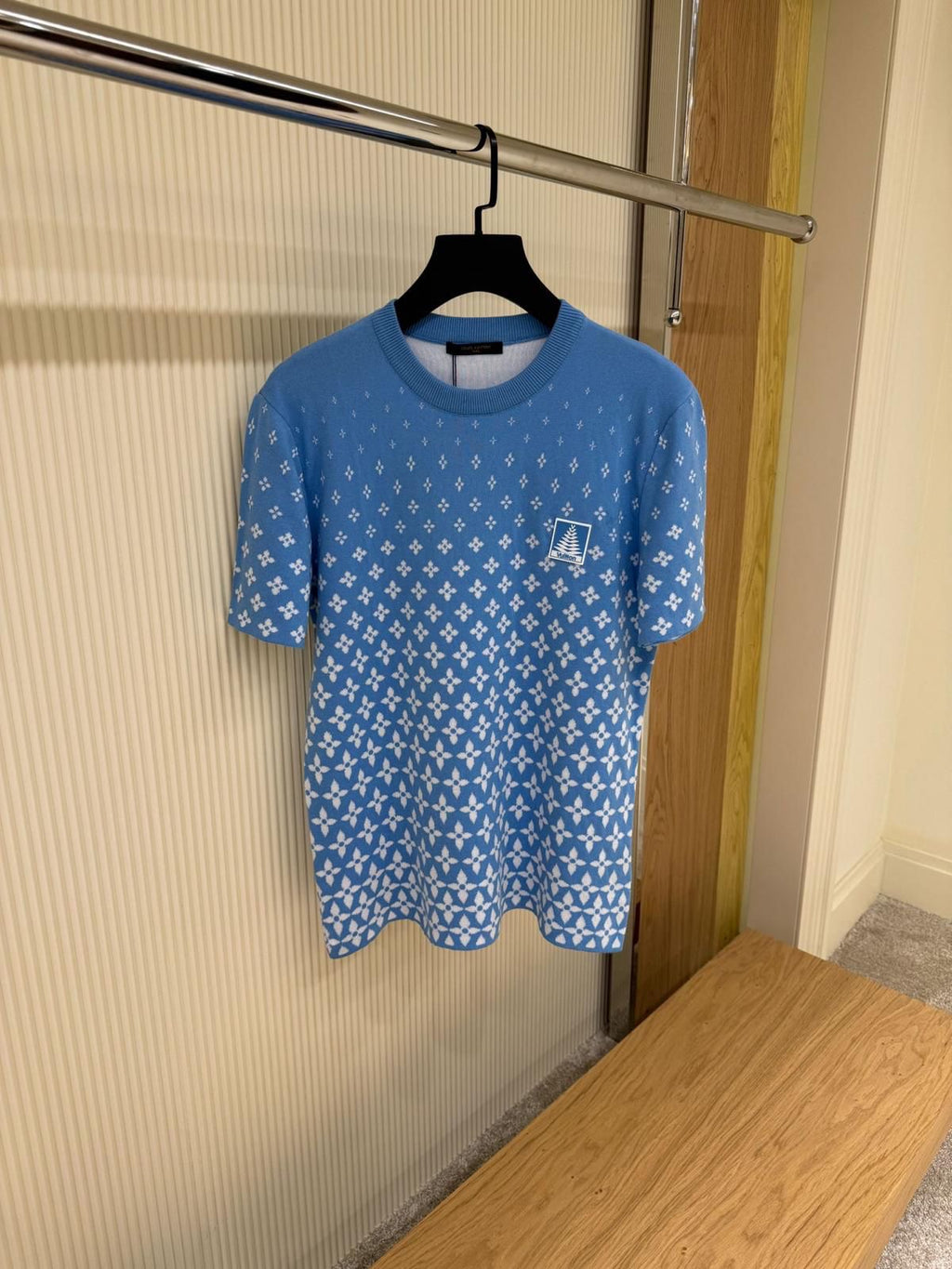 Tricou Lv
