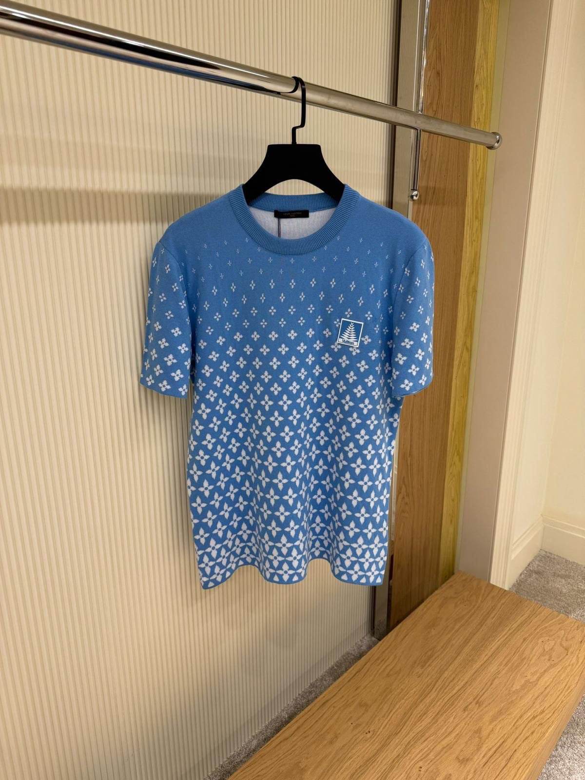 Tricou Lv