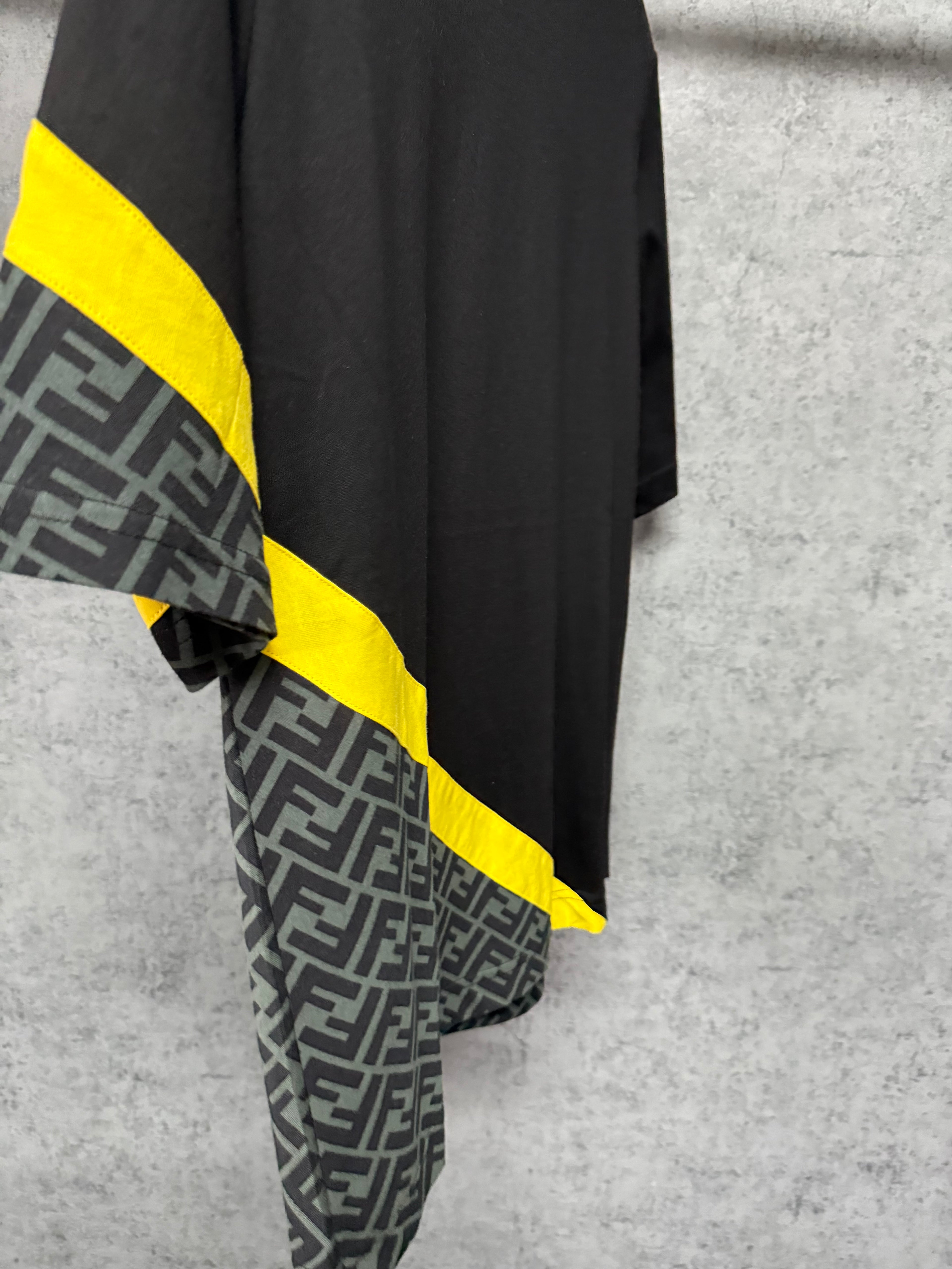 Tricou F€ndi