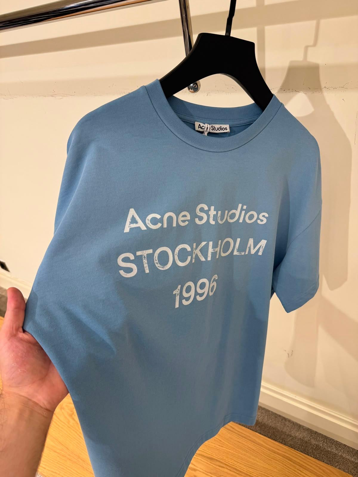 Tricou Acne