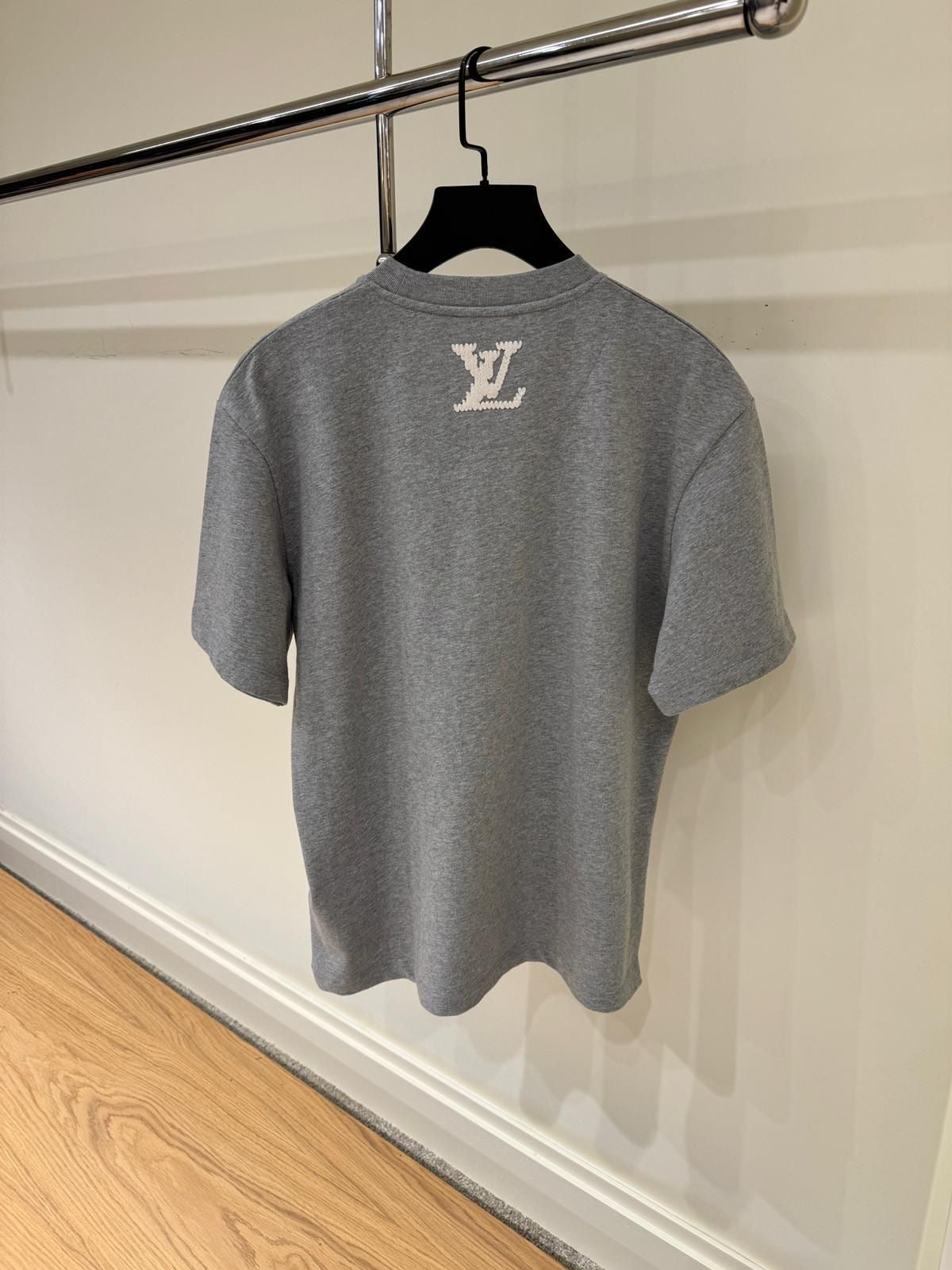 Tricou Lv