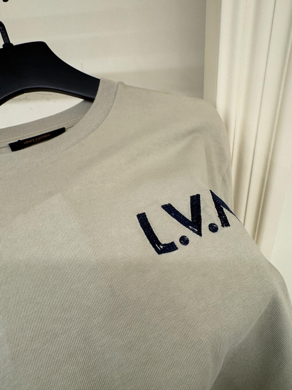 Tricou Lv