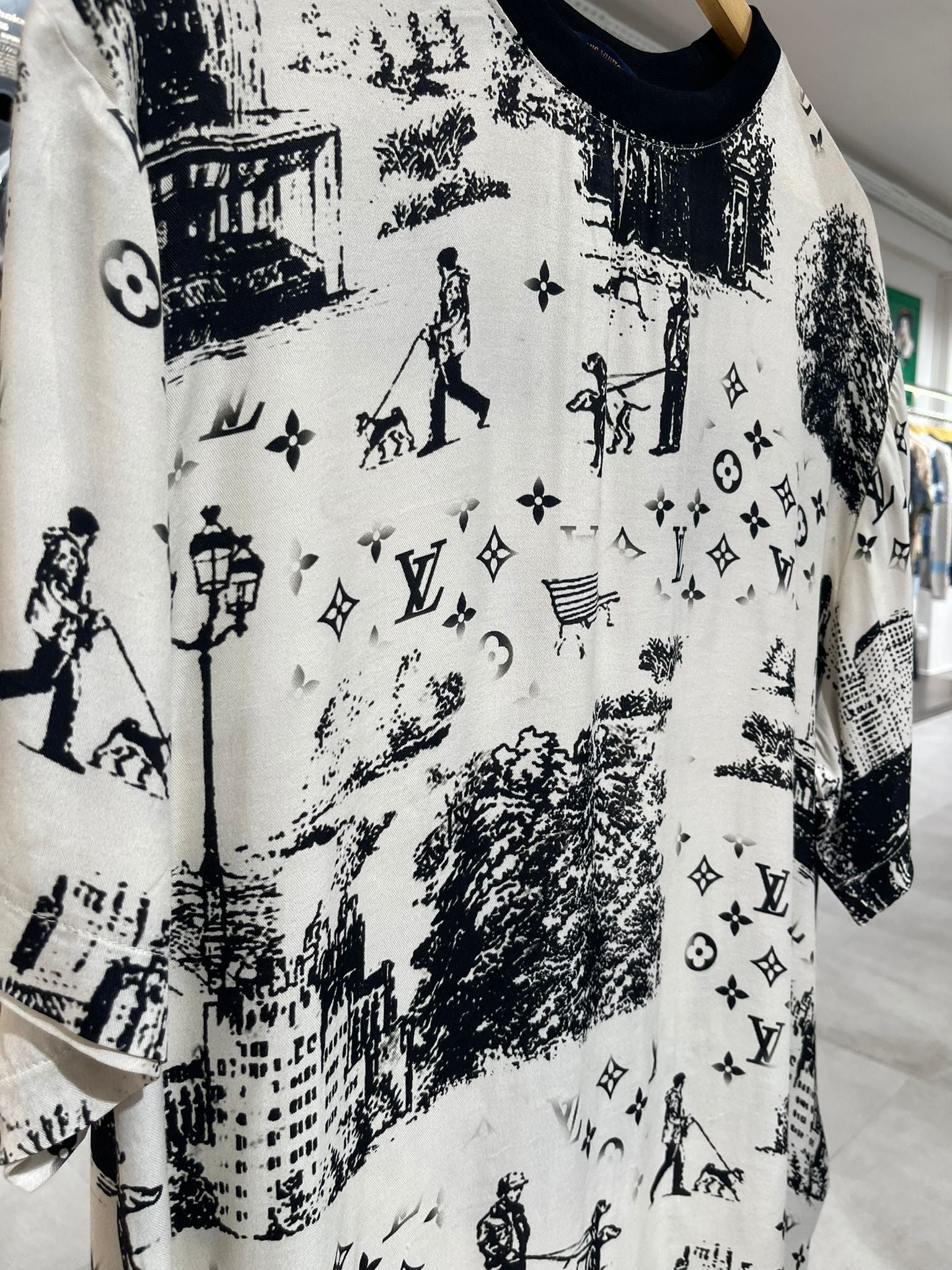 Tricou Lv