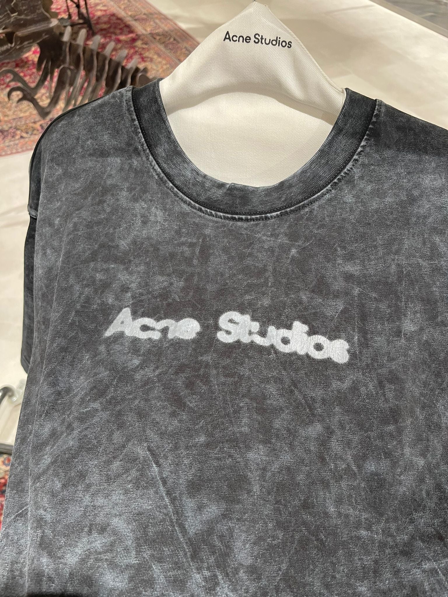 Tricou Acne