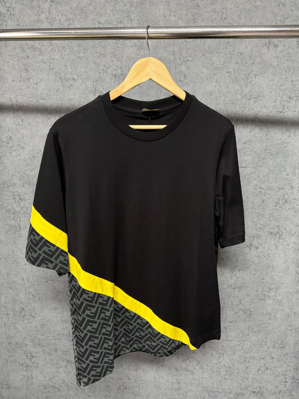 Tricou F€ndi