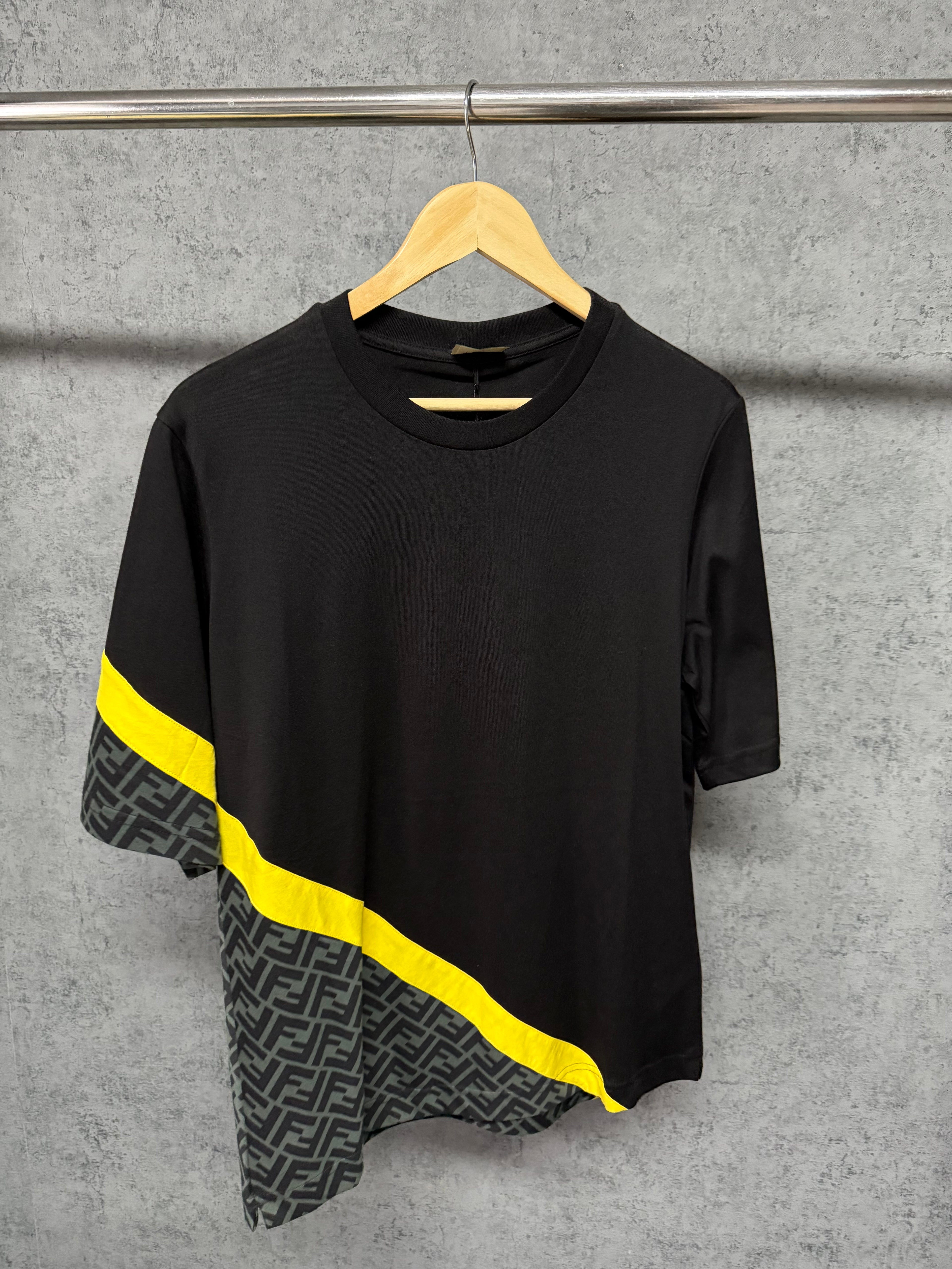 Tricou F€ndi