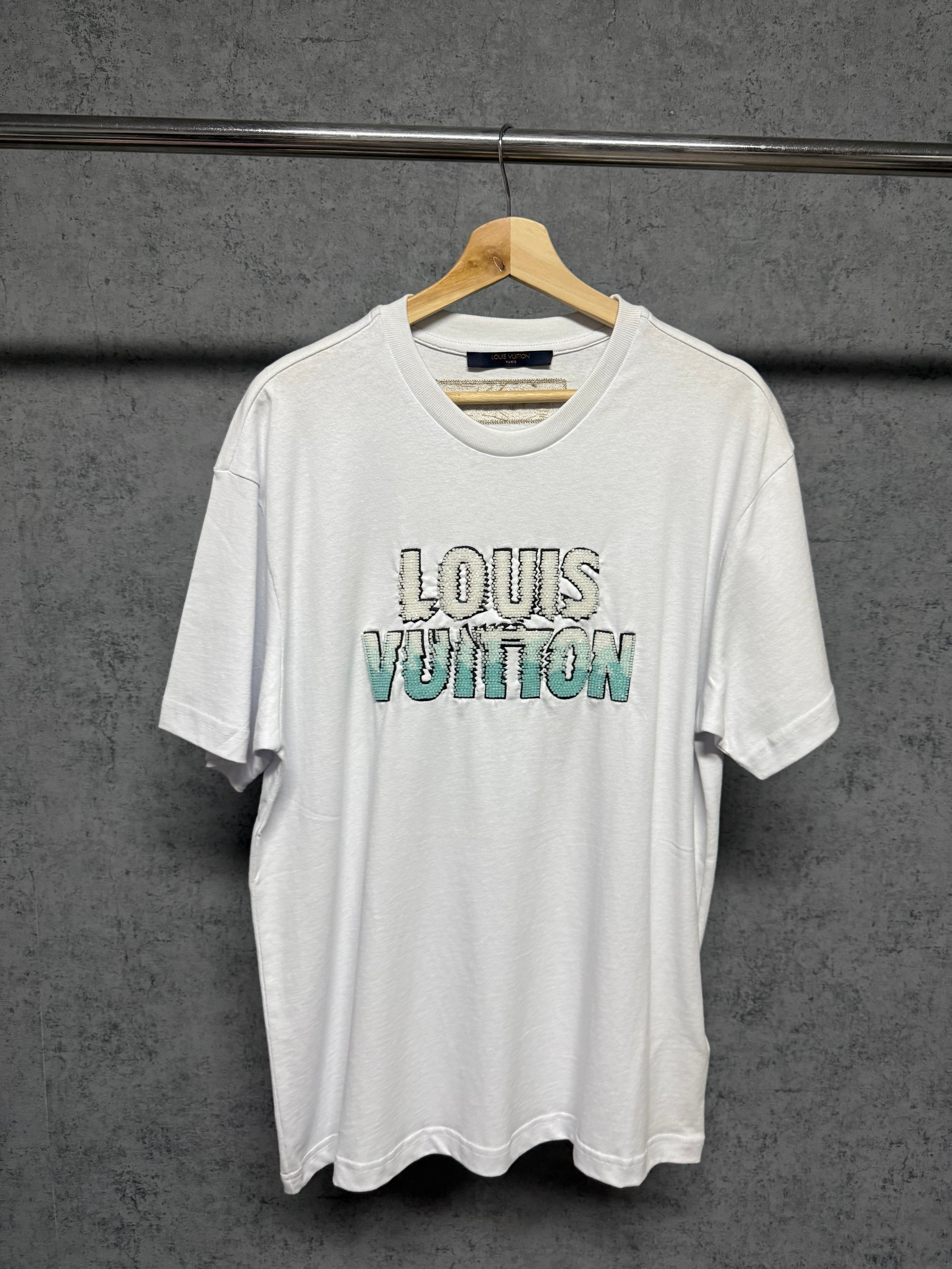 Tricou Lv