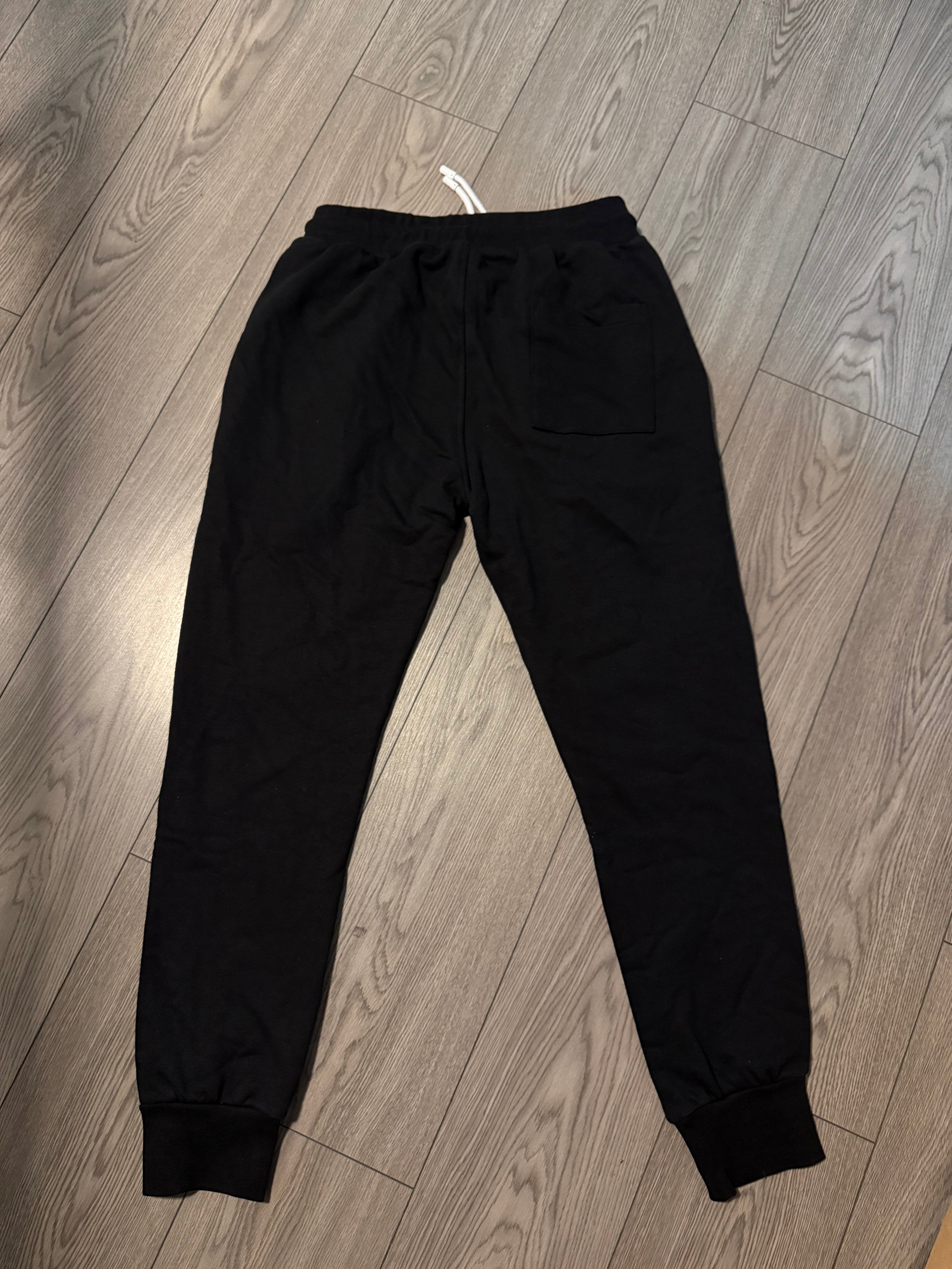 Pantaloni trening Lv