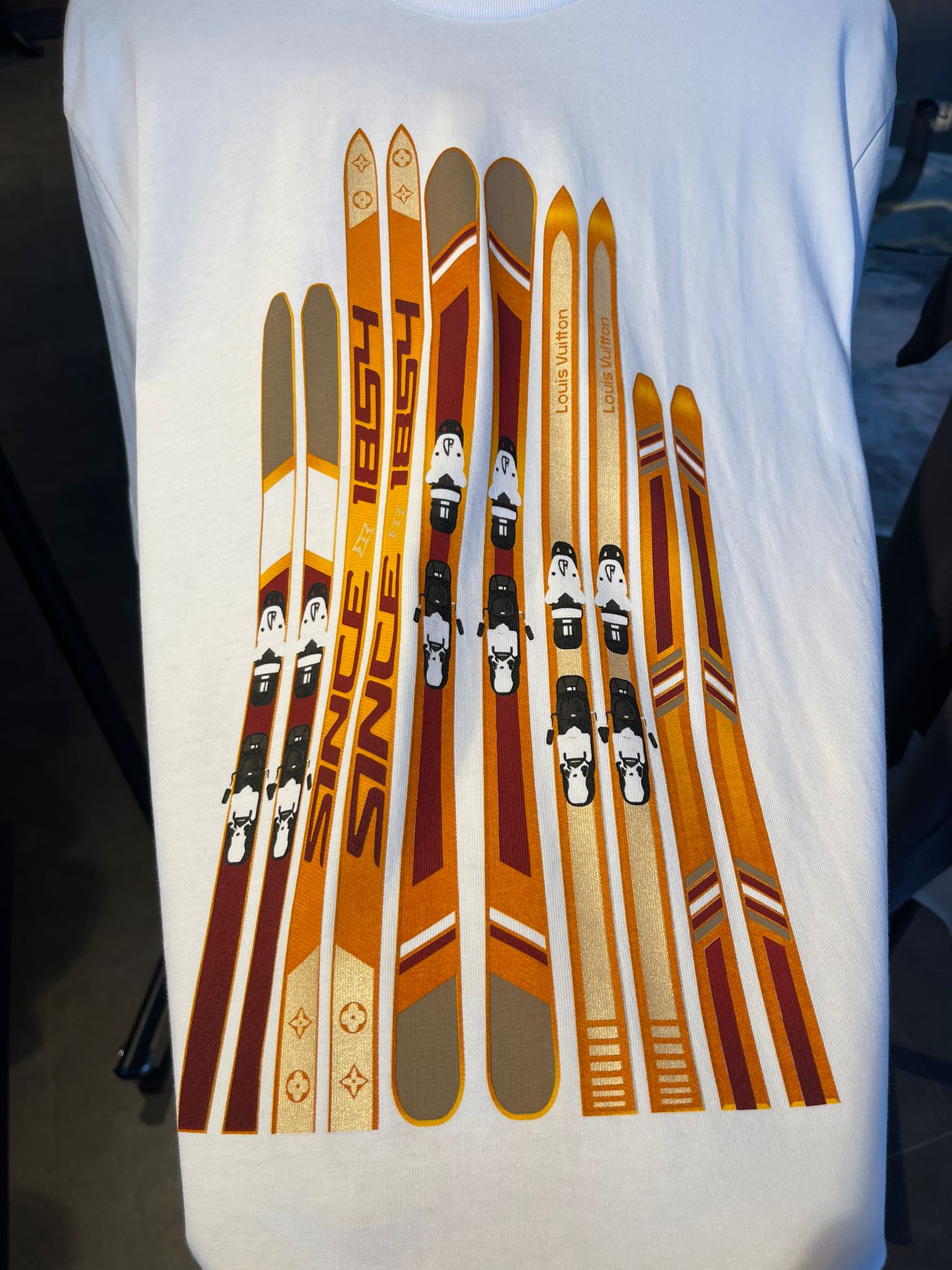 Tricou Lv