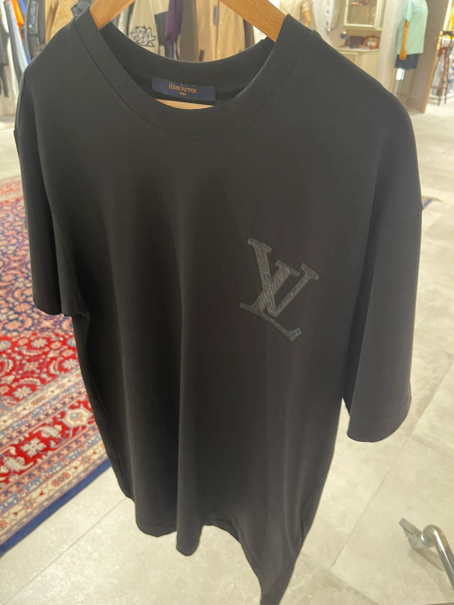 Tricou Lv