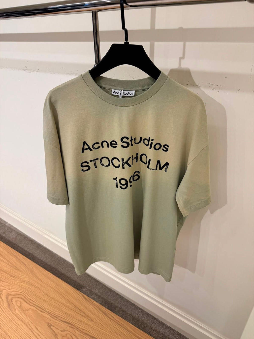 Tricou Acne