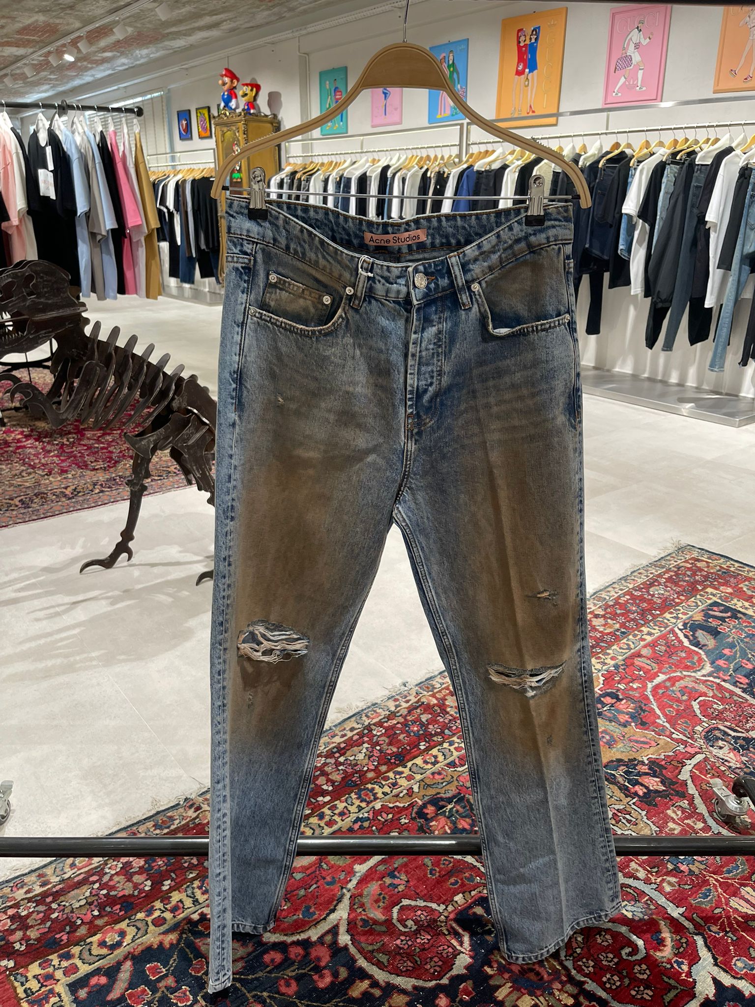 Blugi Acne