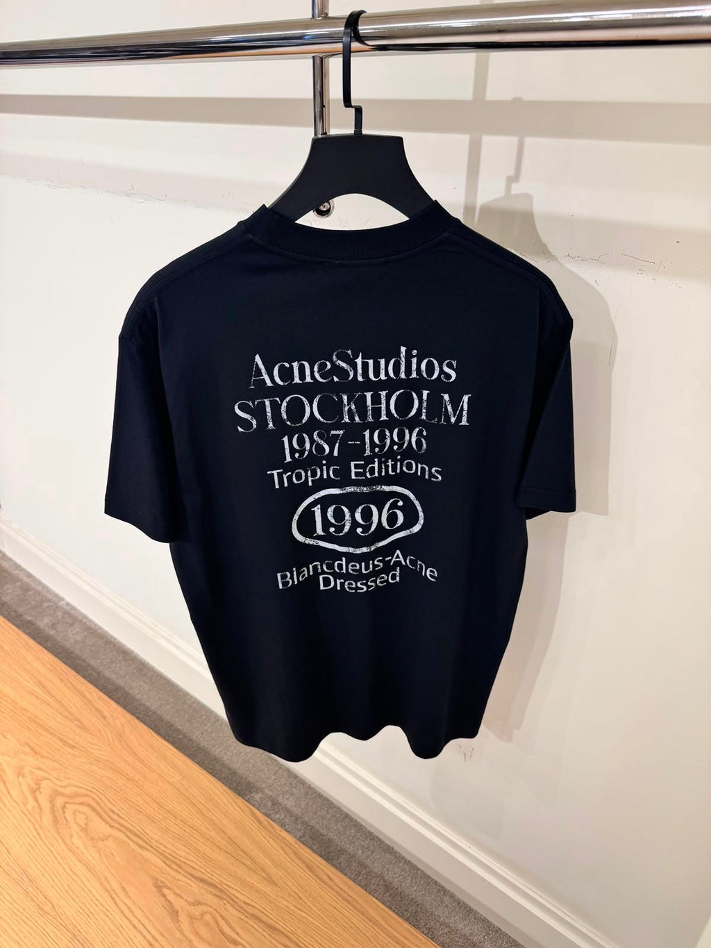 Tricou Acne