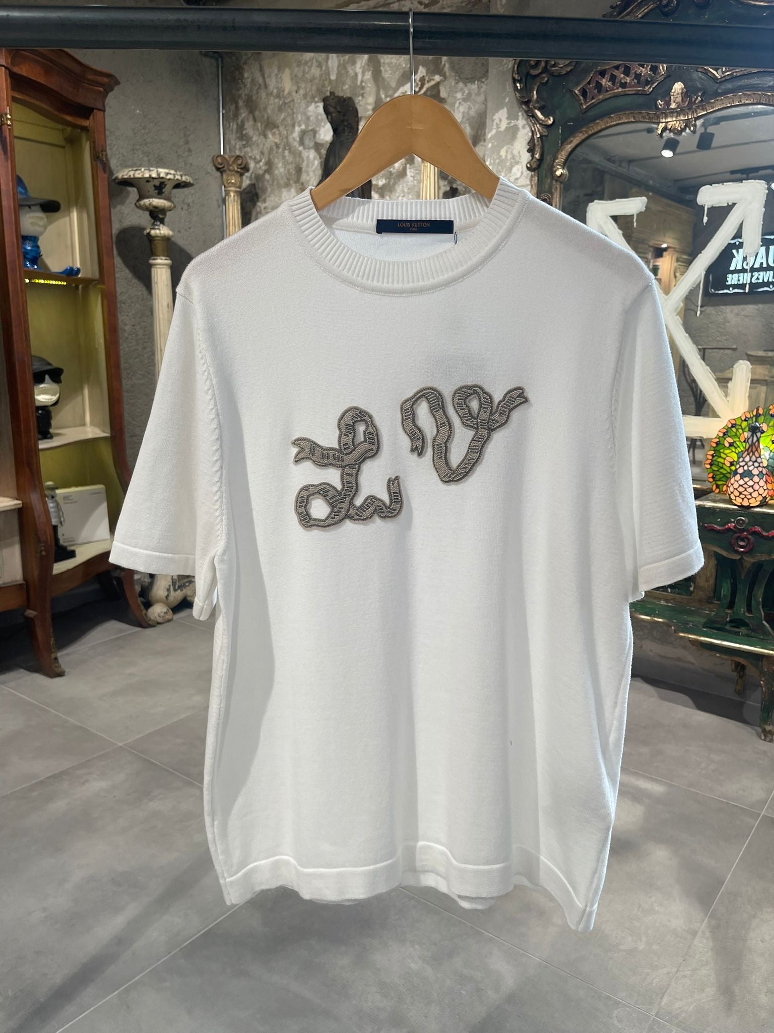 Tricou Lv