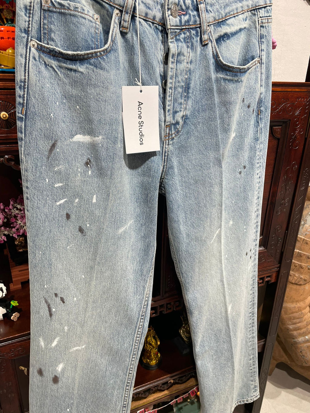 Blugi Acne