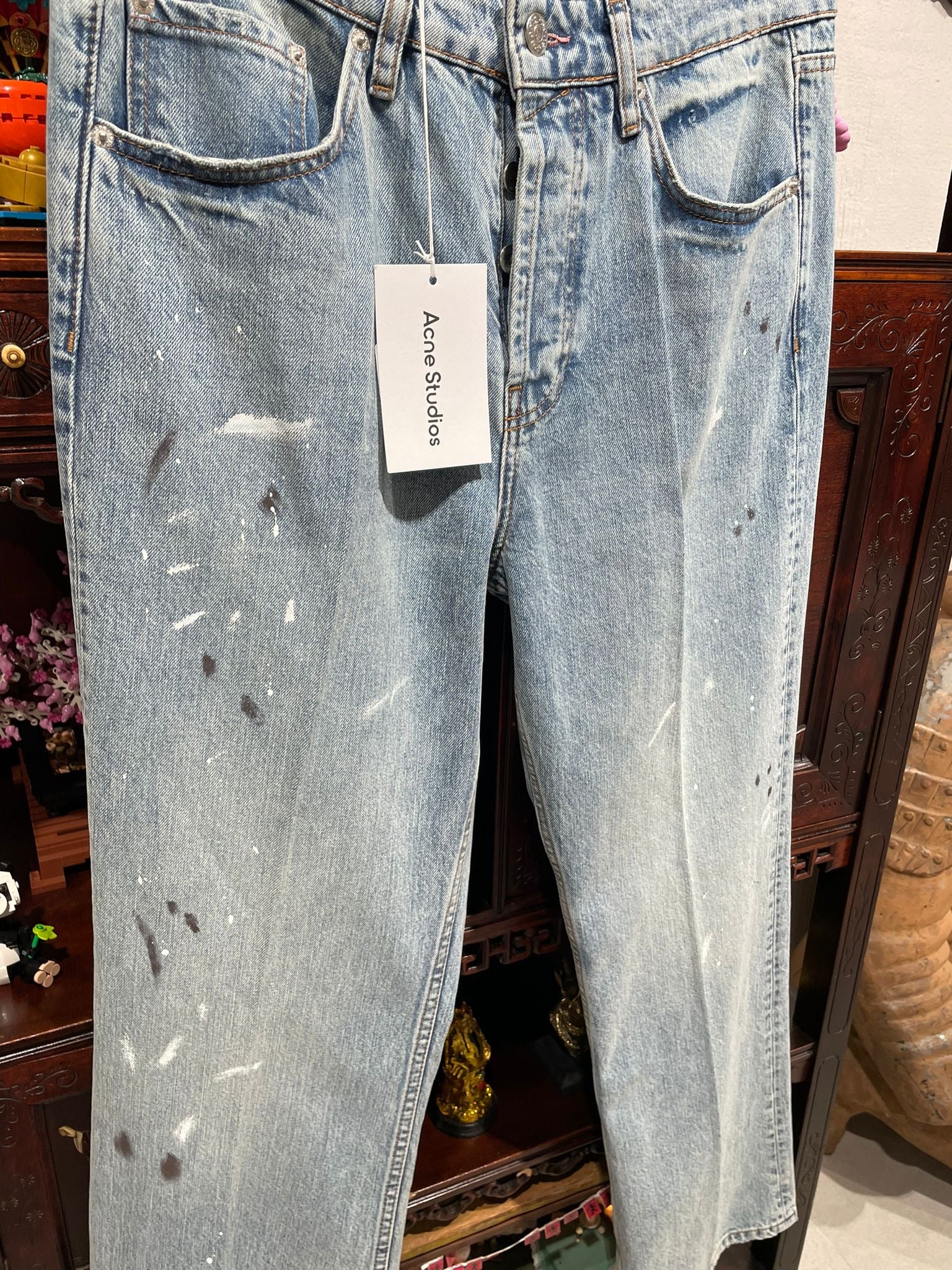 Blugi Acne