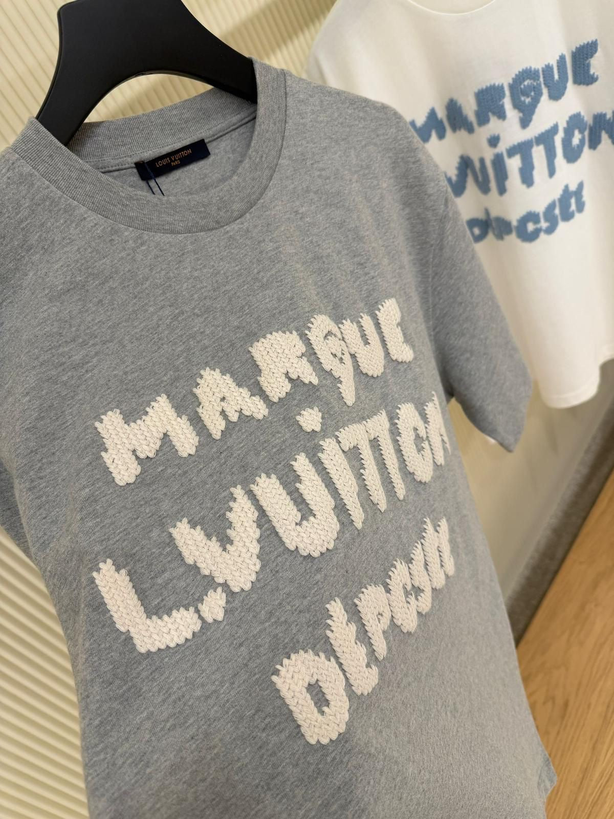 Tricou Lv