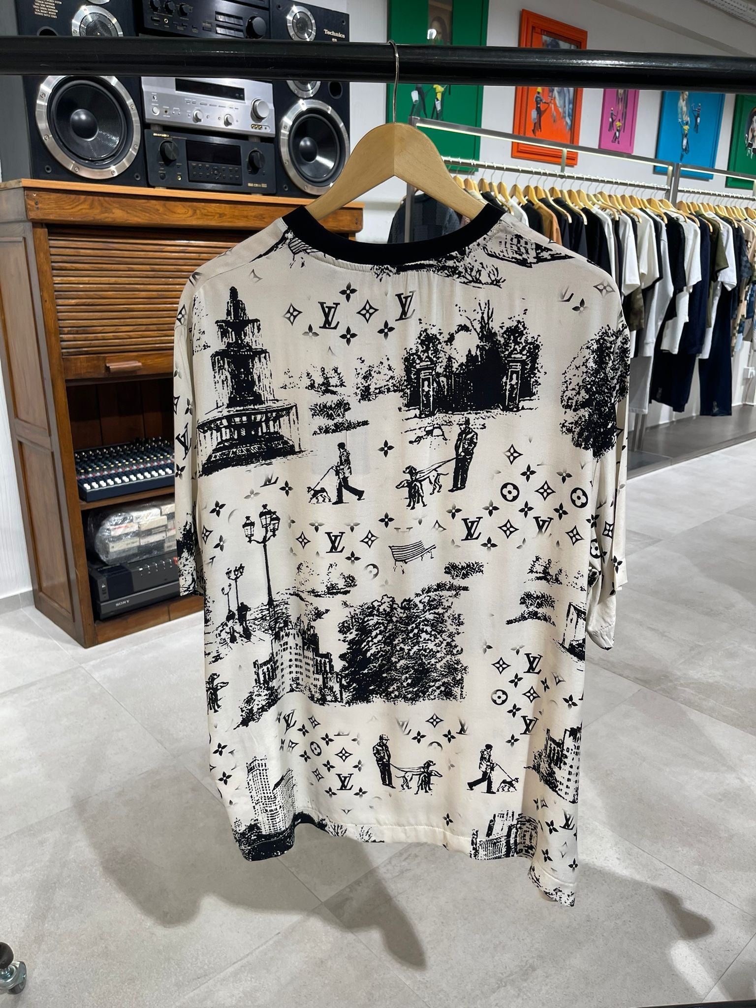 Tricou Lv