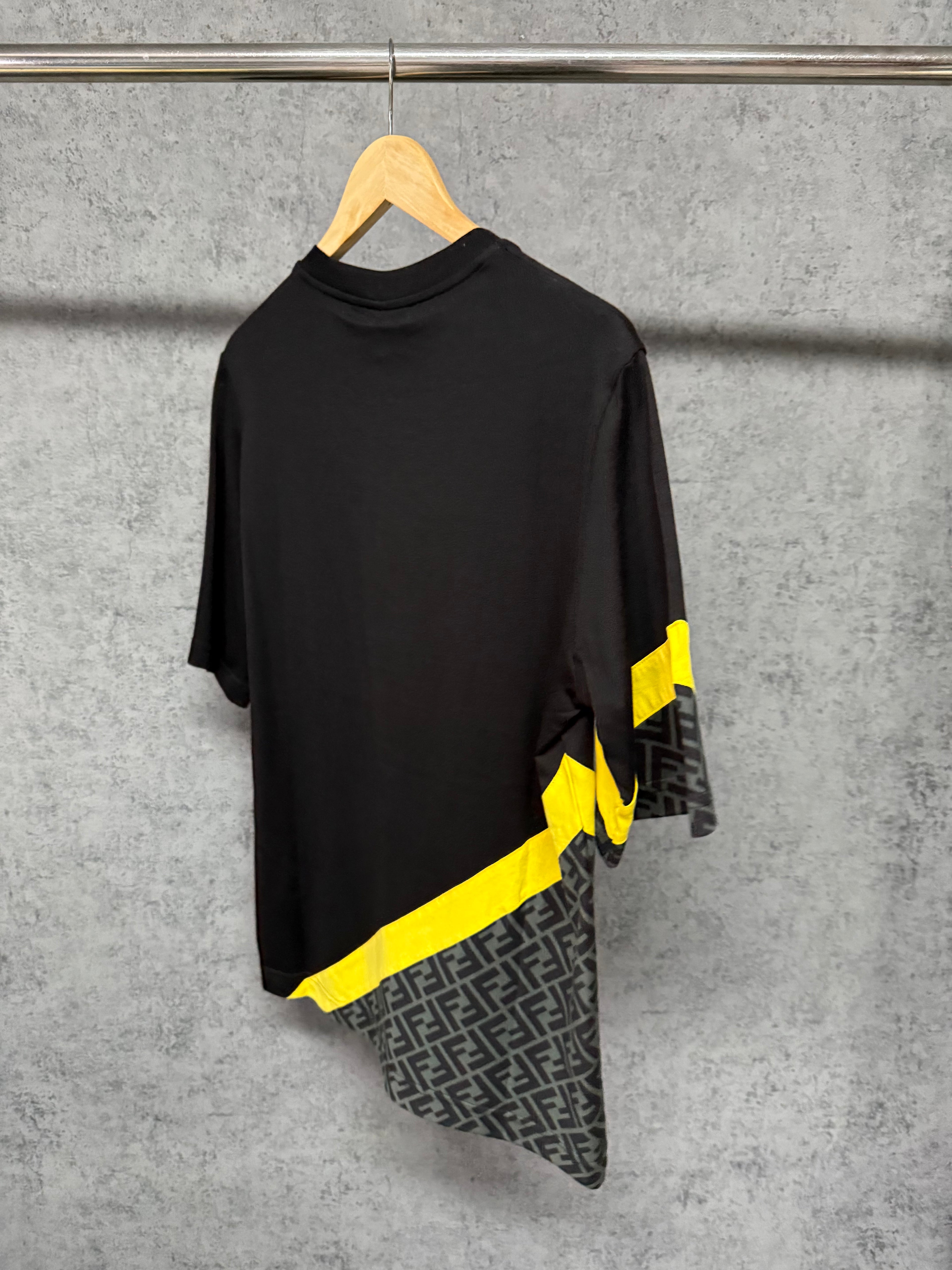 Tricou F€ndi