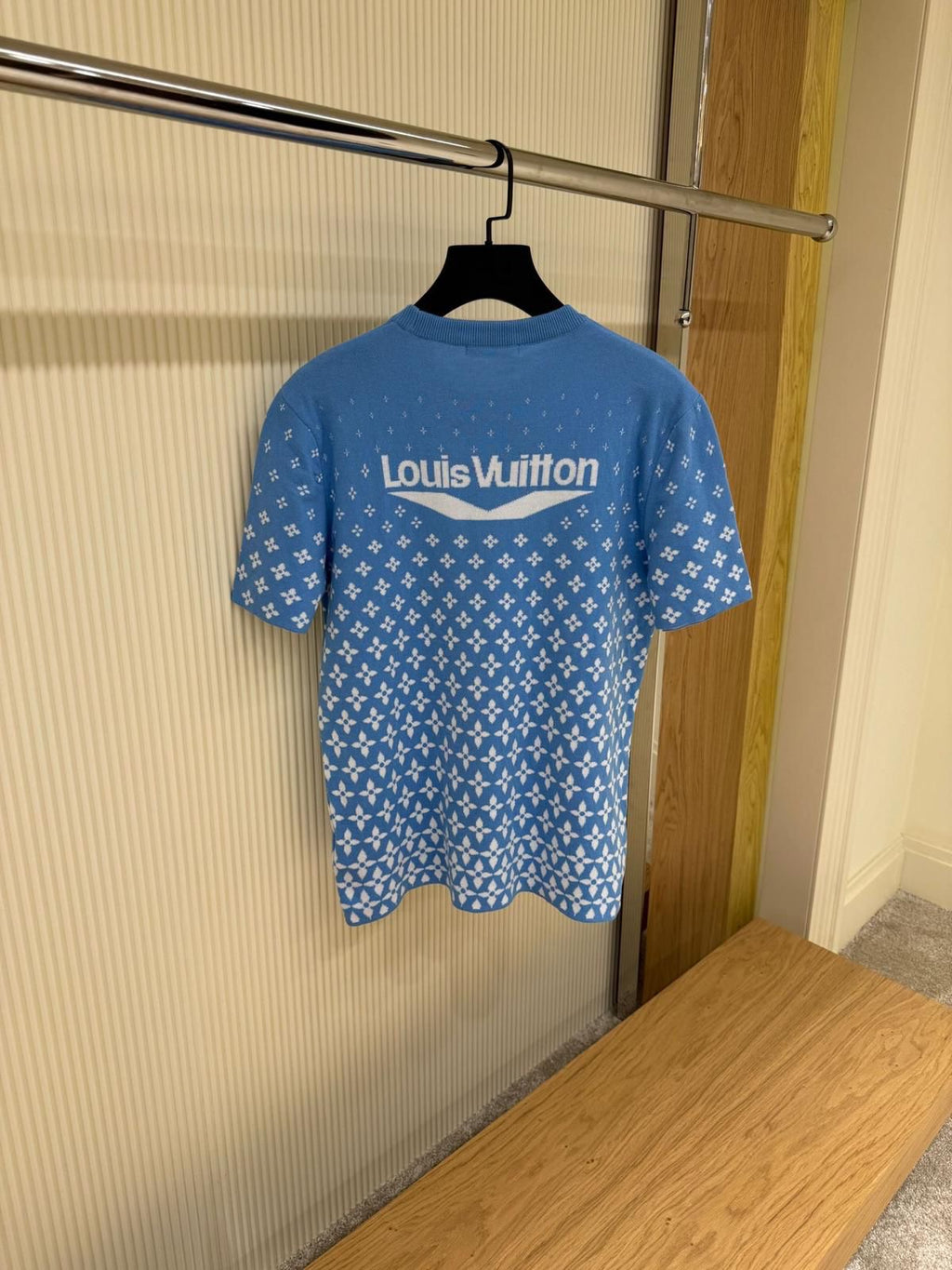 Tricou Lv