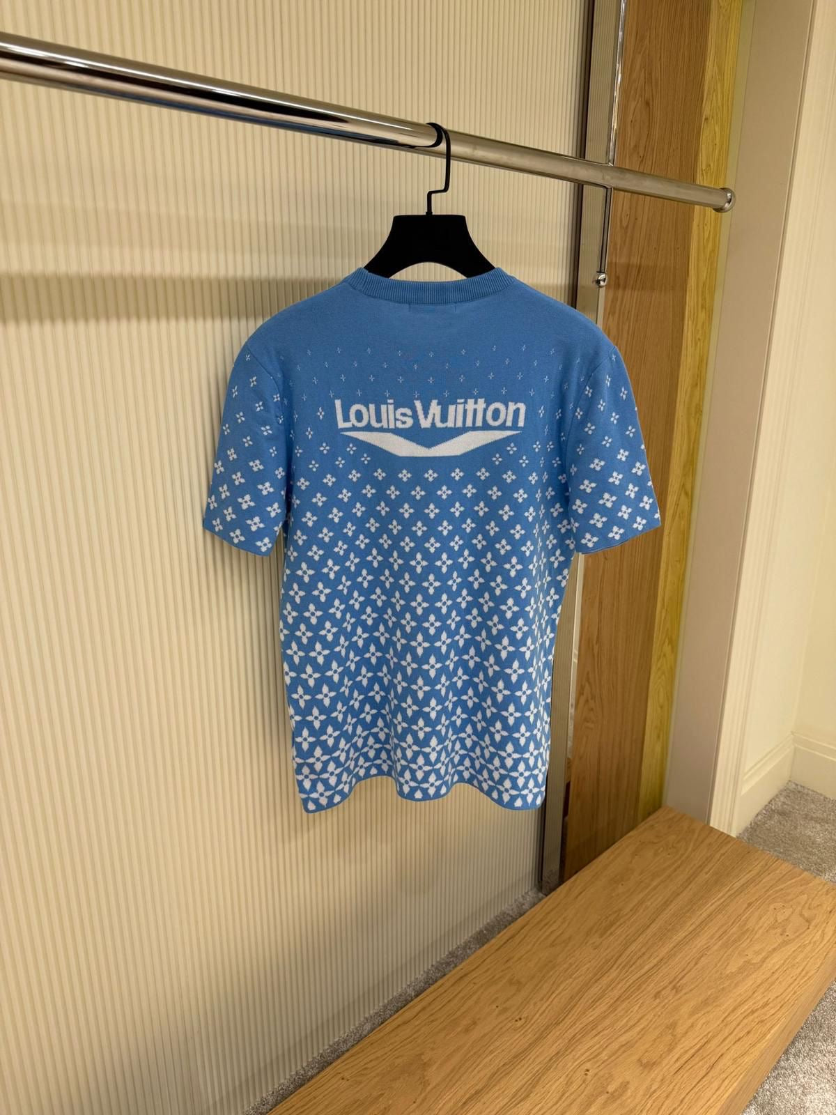 Tricou Lv