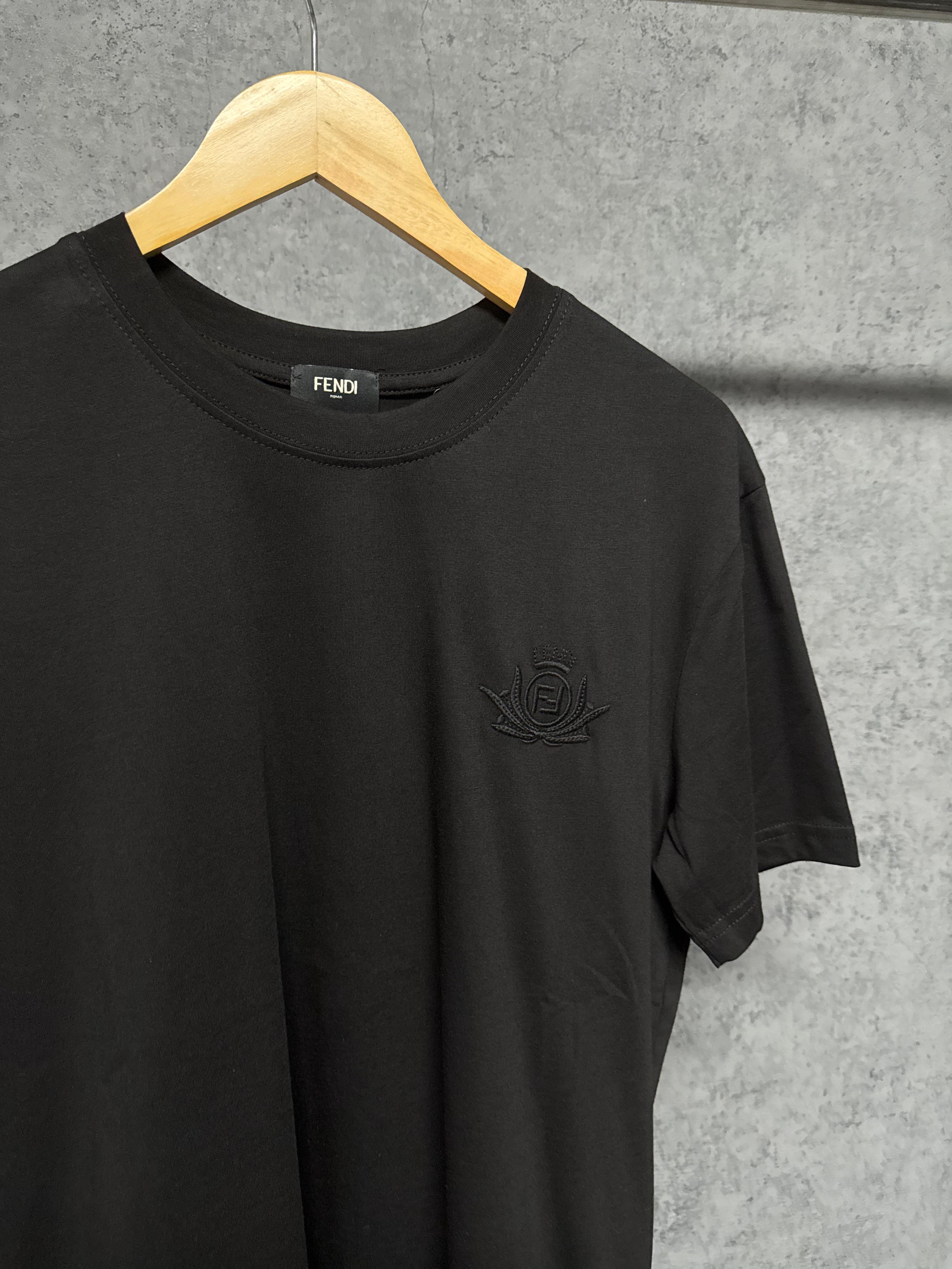 Tricou F€ndi