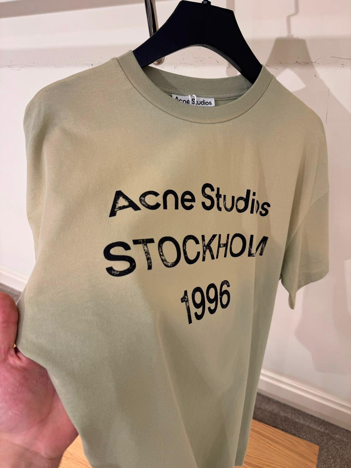 Tricou Acne