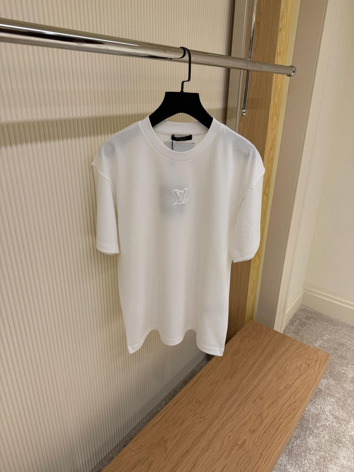 Tricou Lv