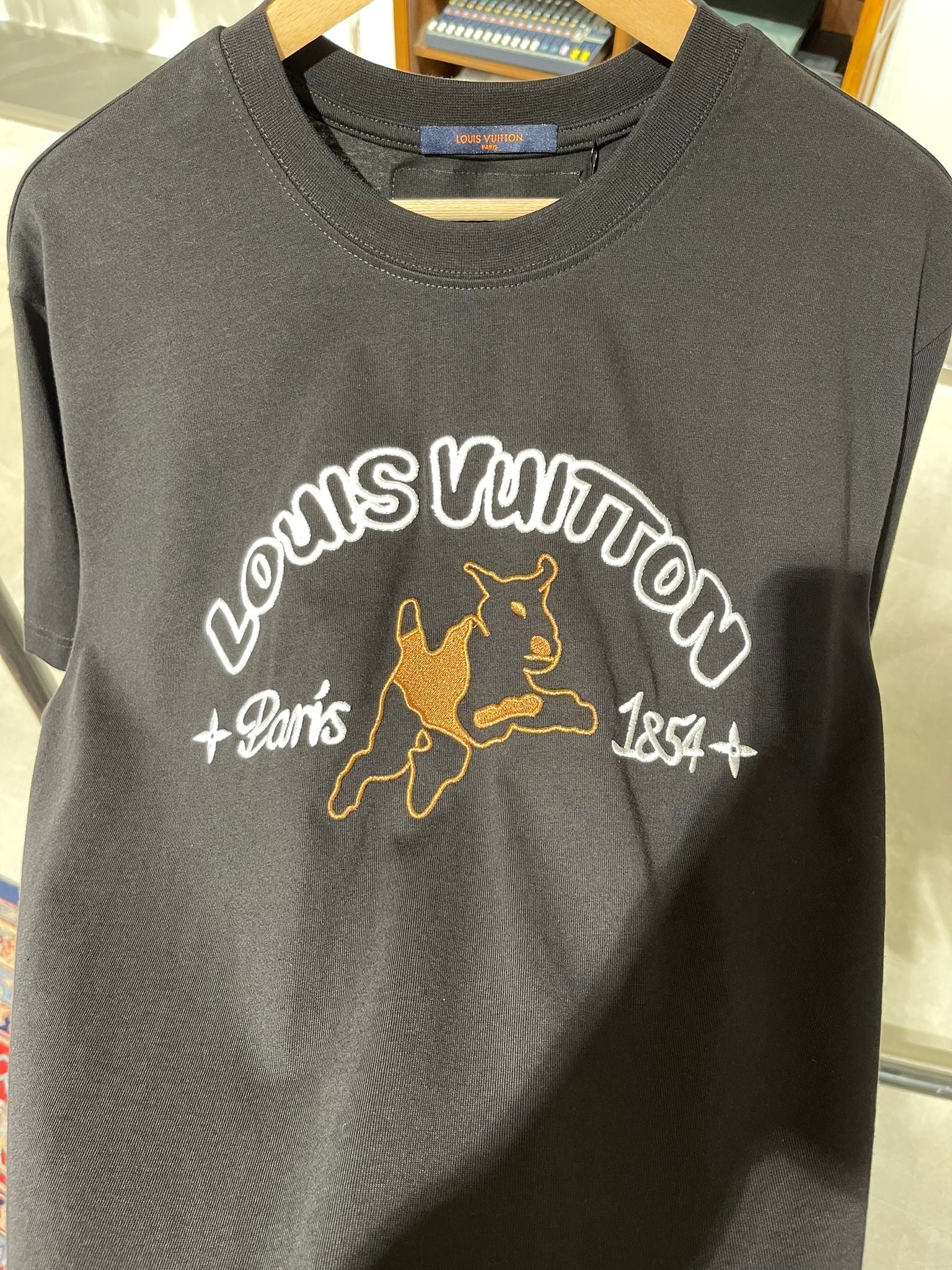 Tricou Lv