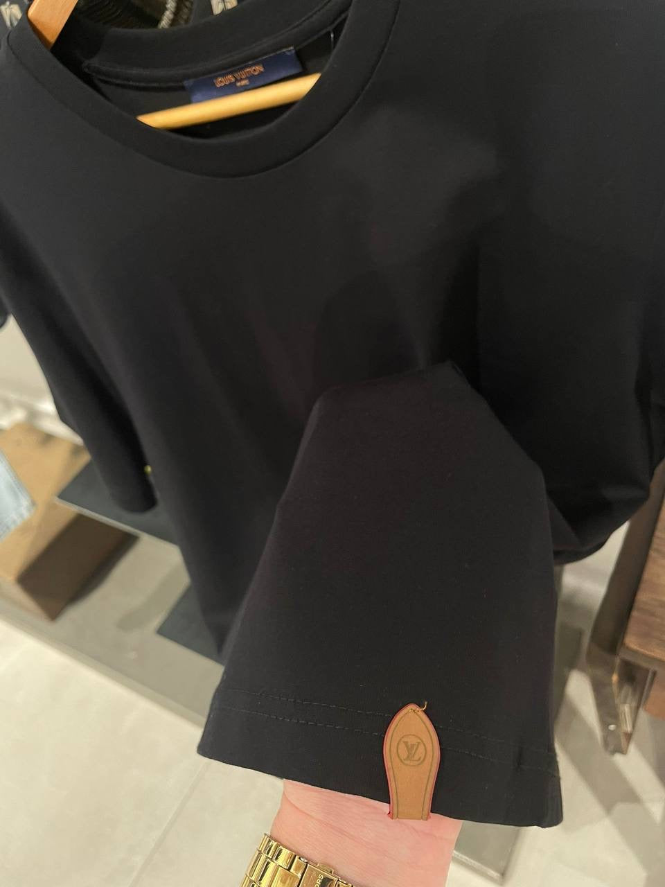Tricou Lv