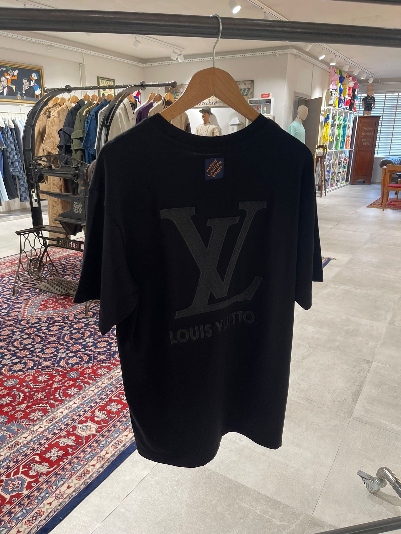 Tricou Lv