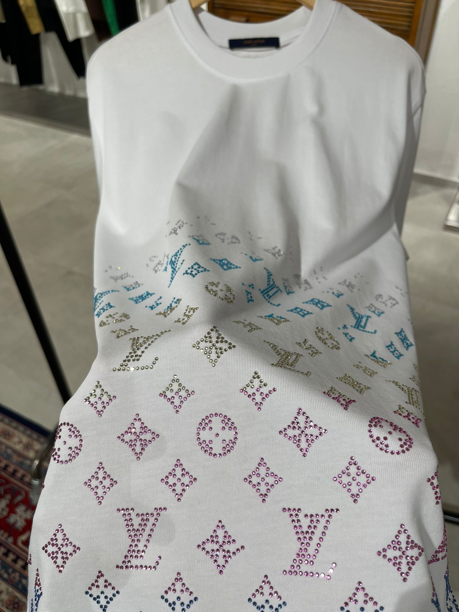 Tricou Lv