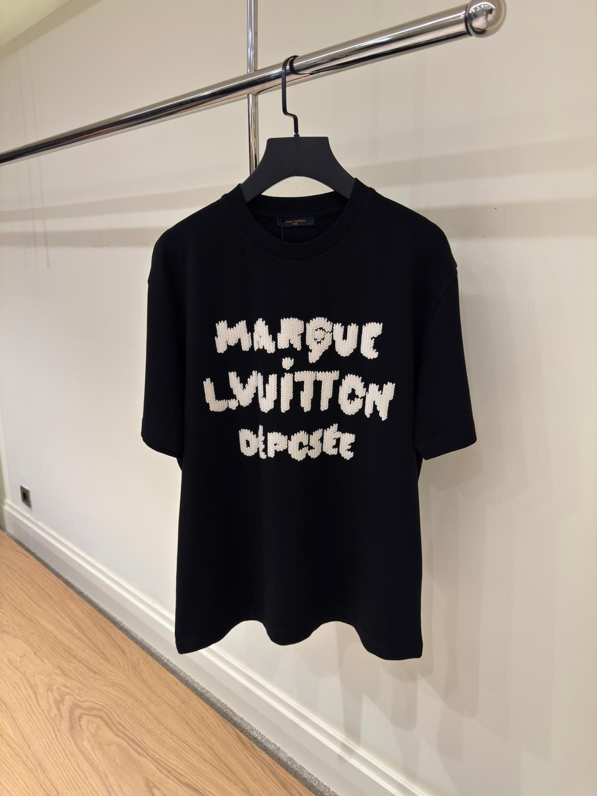Tricou Lv
