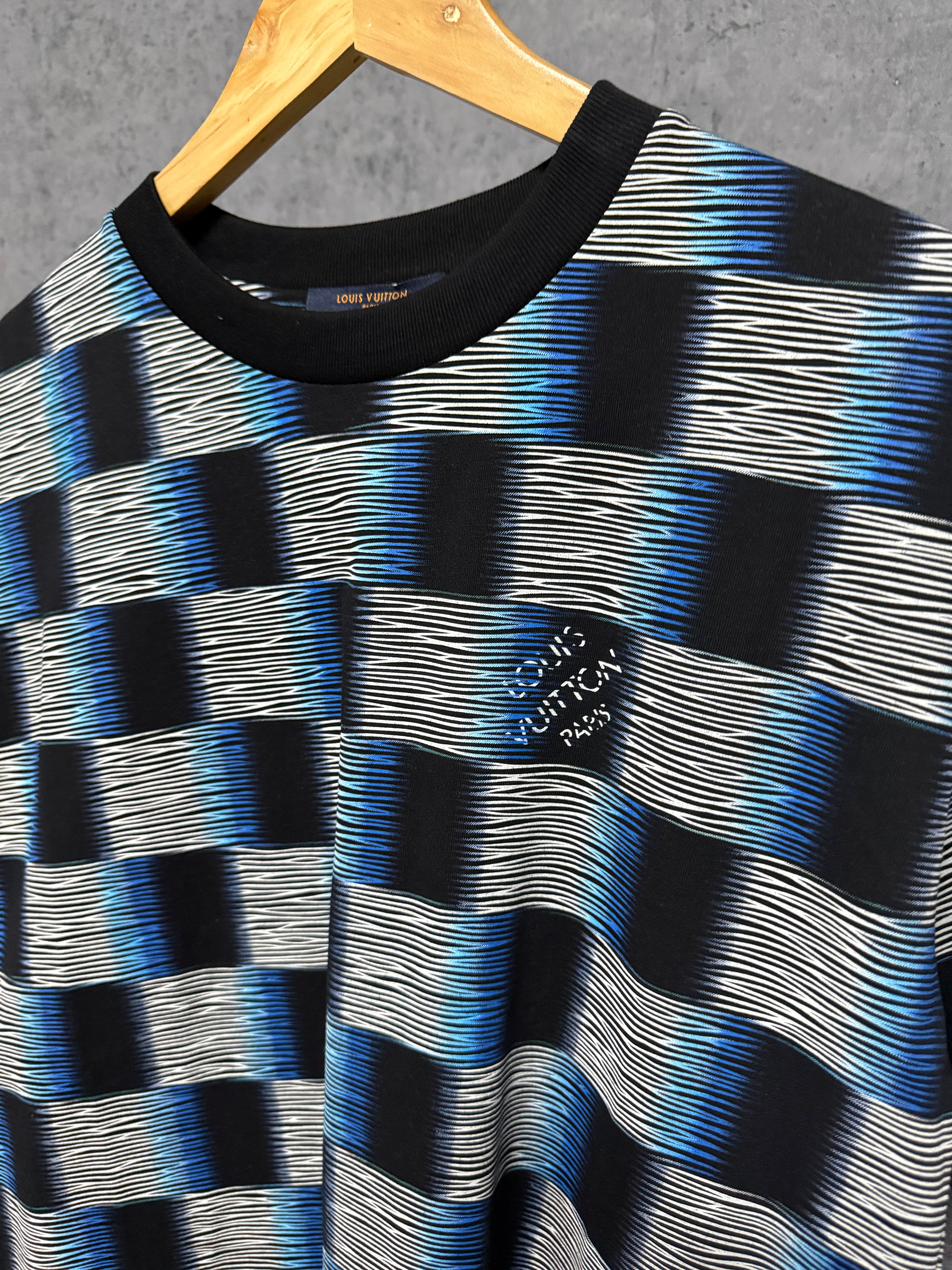 Tricou Lv