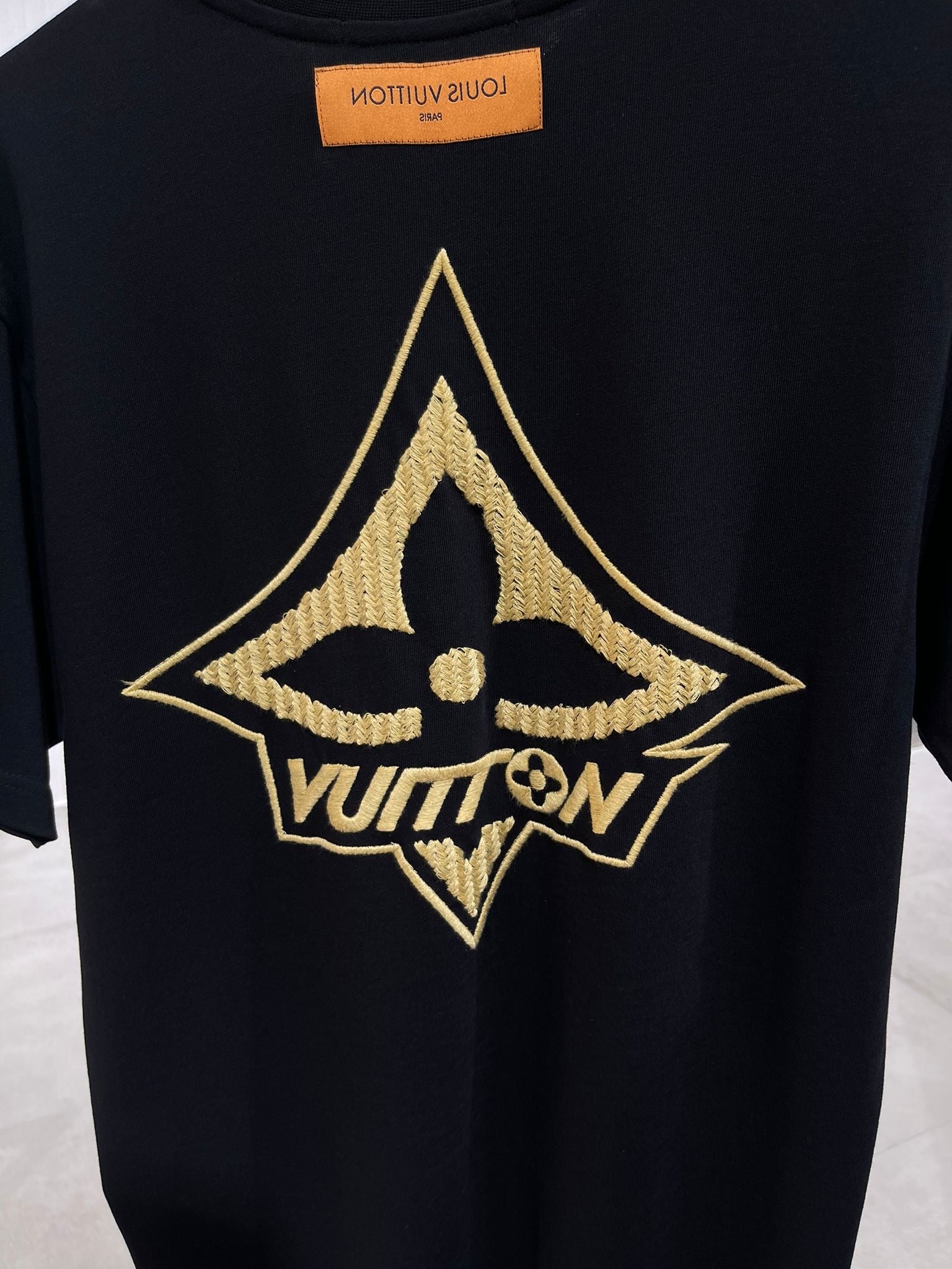 Tricou Lv