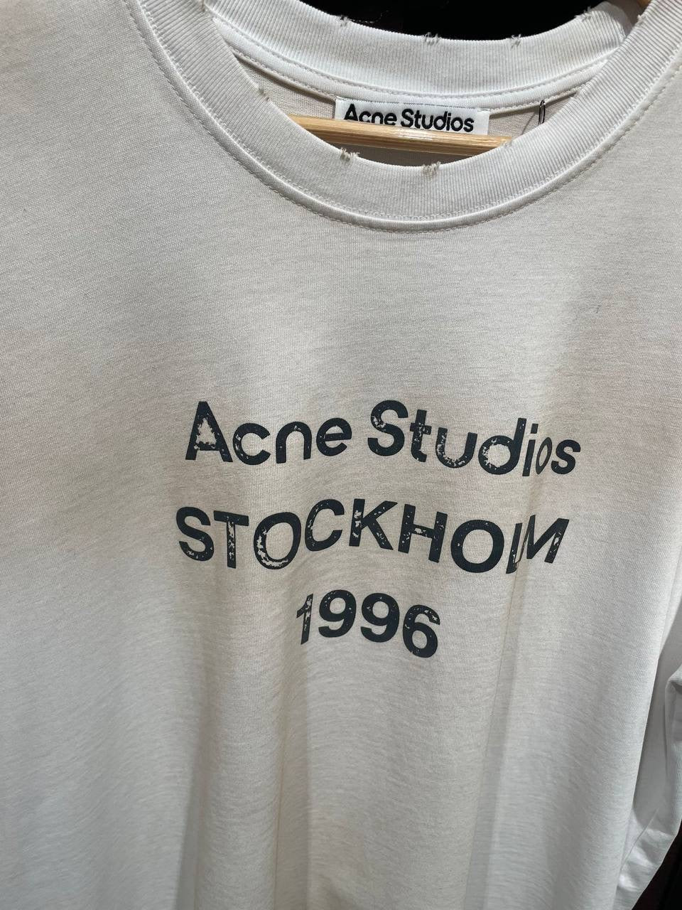 Tricou Acne