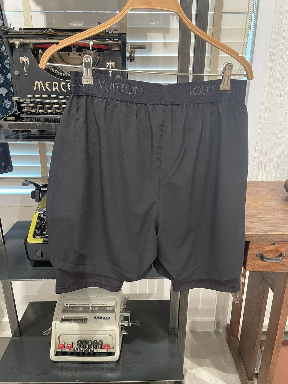 Pantaloni scurti Lv