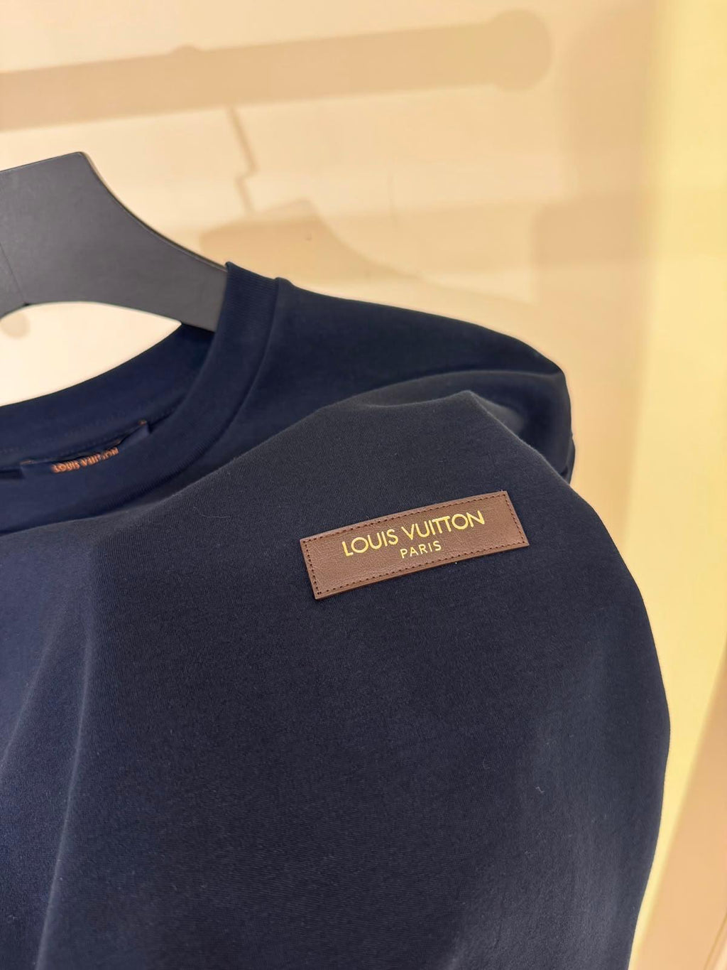 Tricou Lv