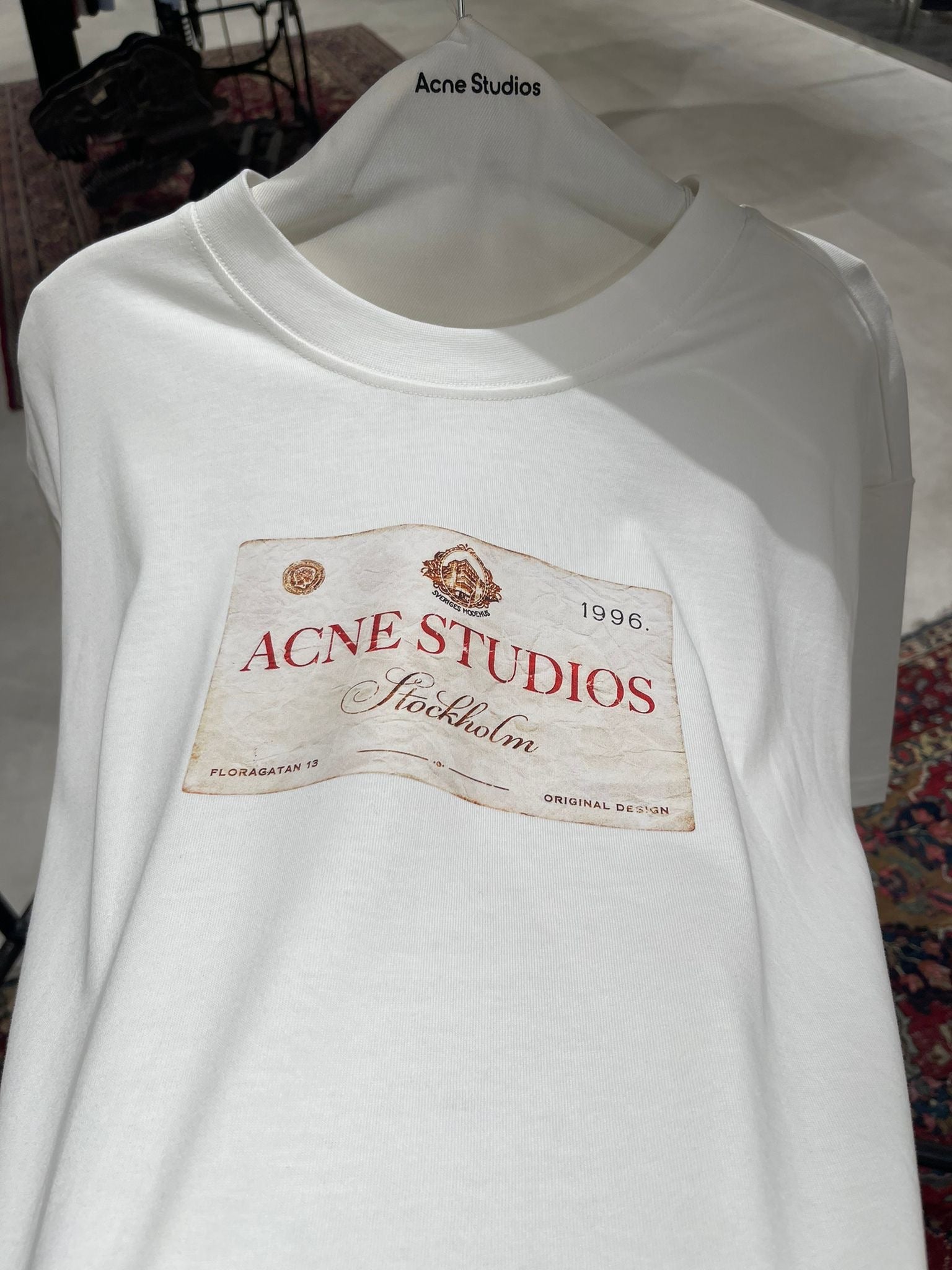 Tricou Acne