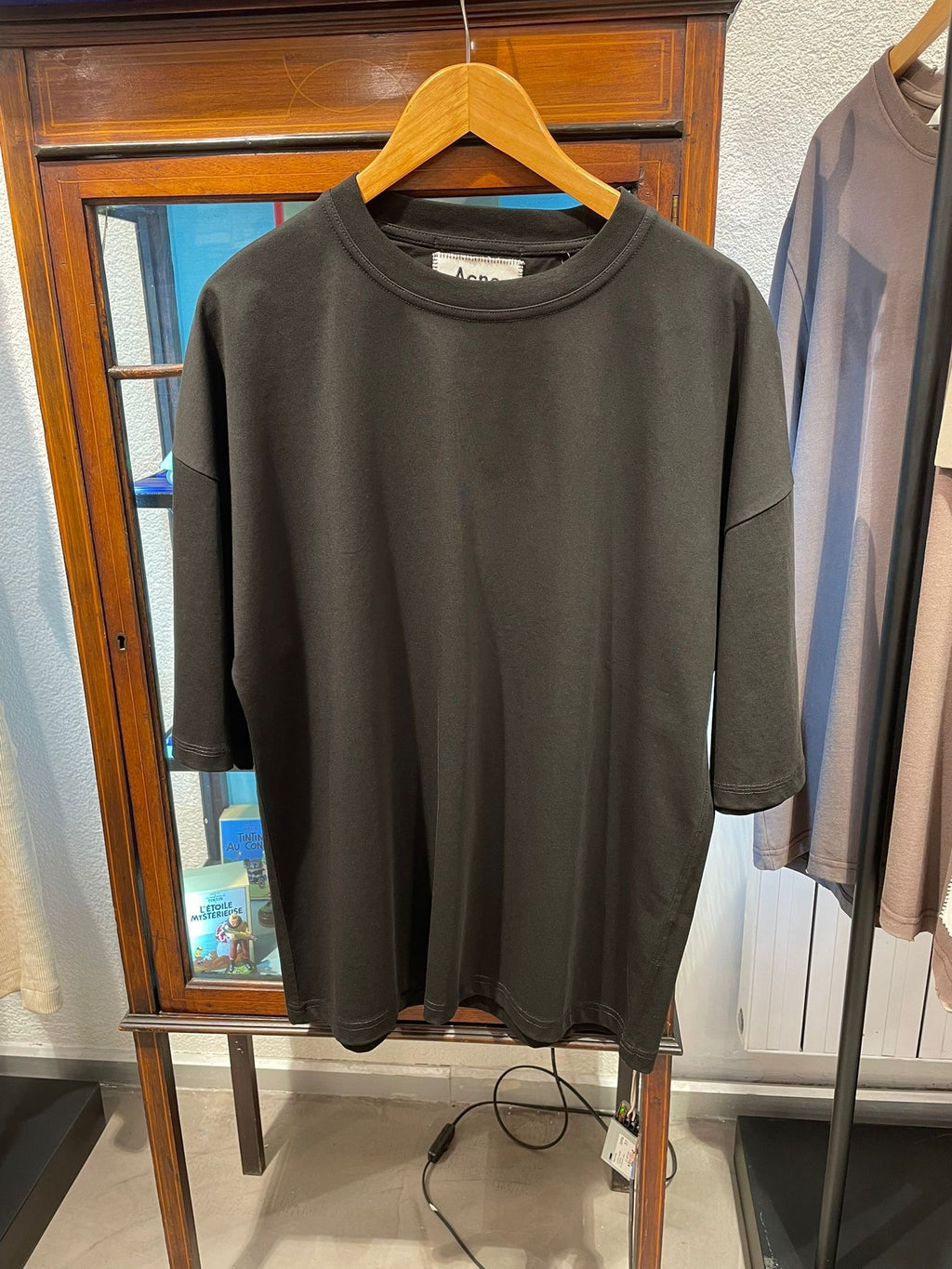 Tricou Acne
