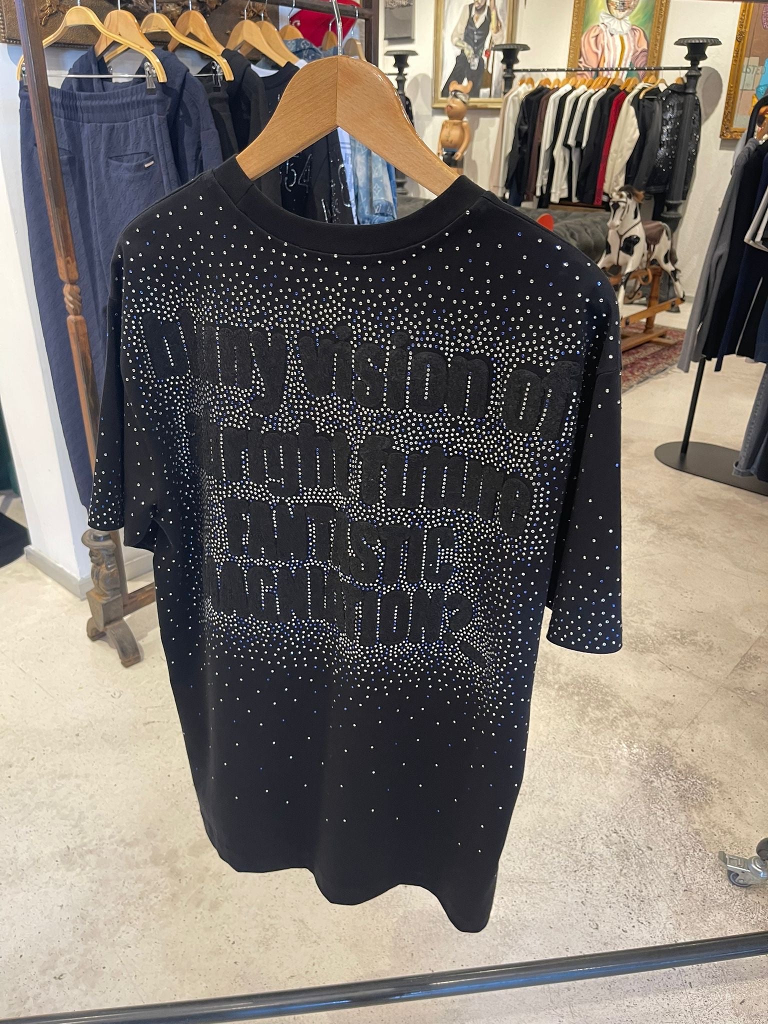 Tricou Lv