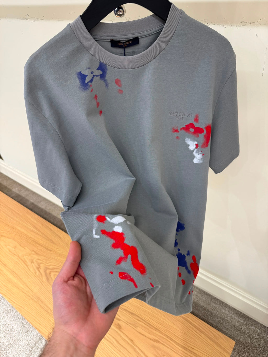 Tricou Lv