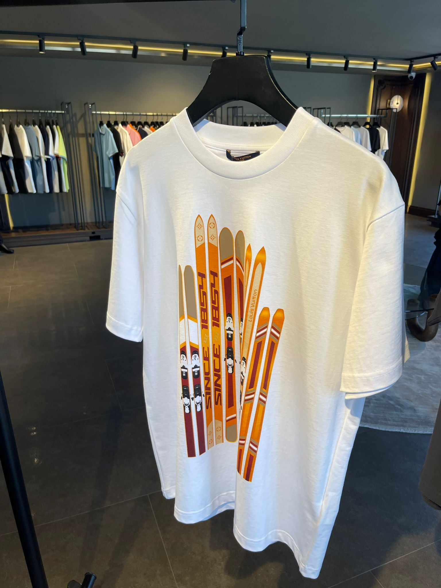 Tricou Lv