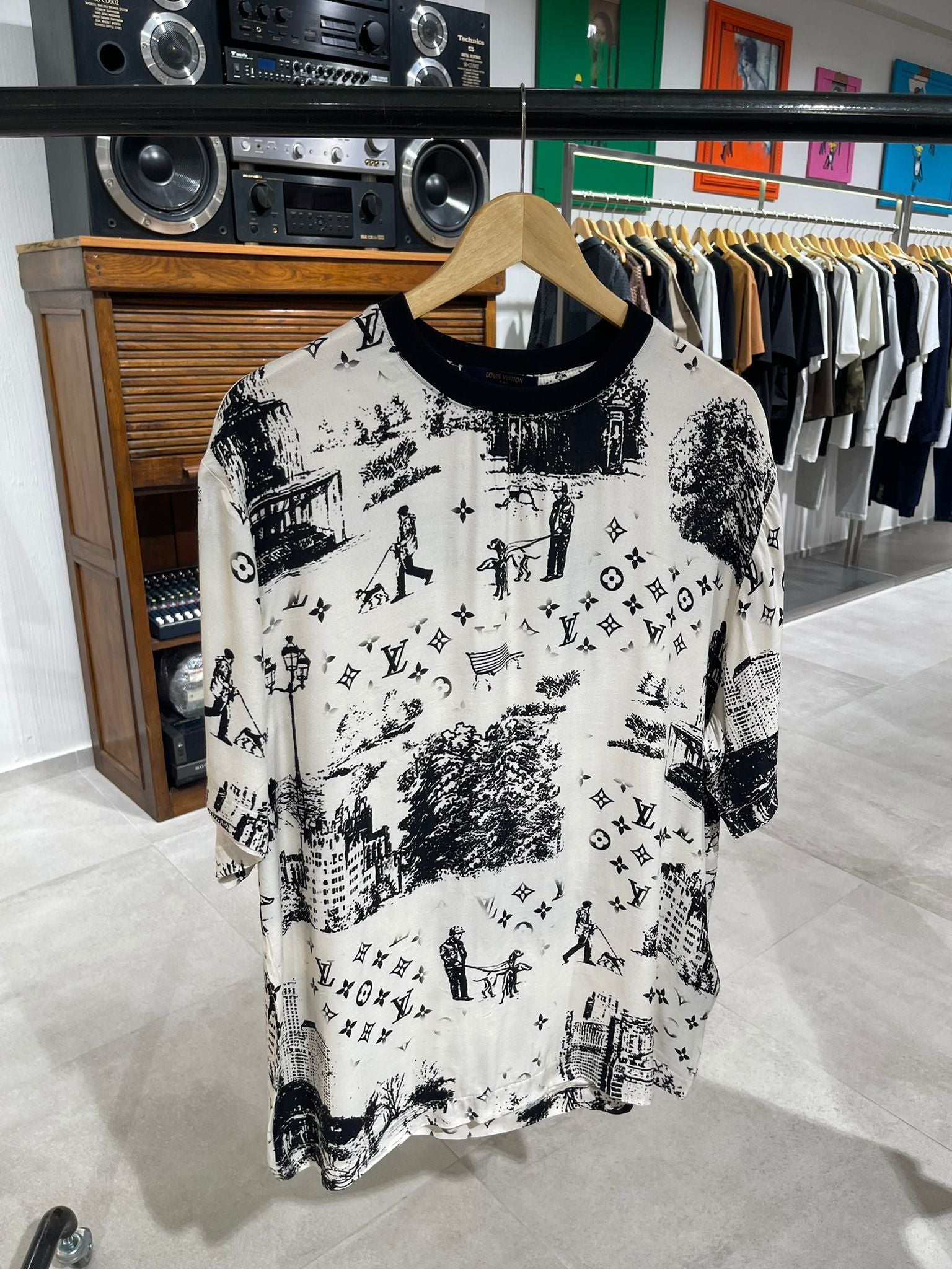 Tricou Lv