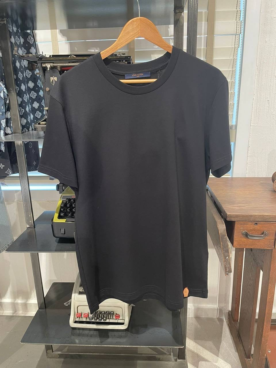 Tricou Lv