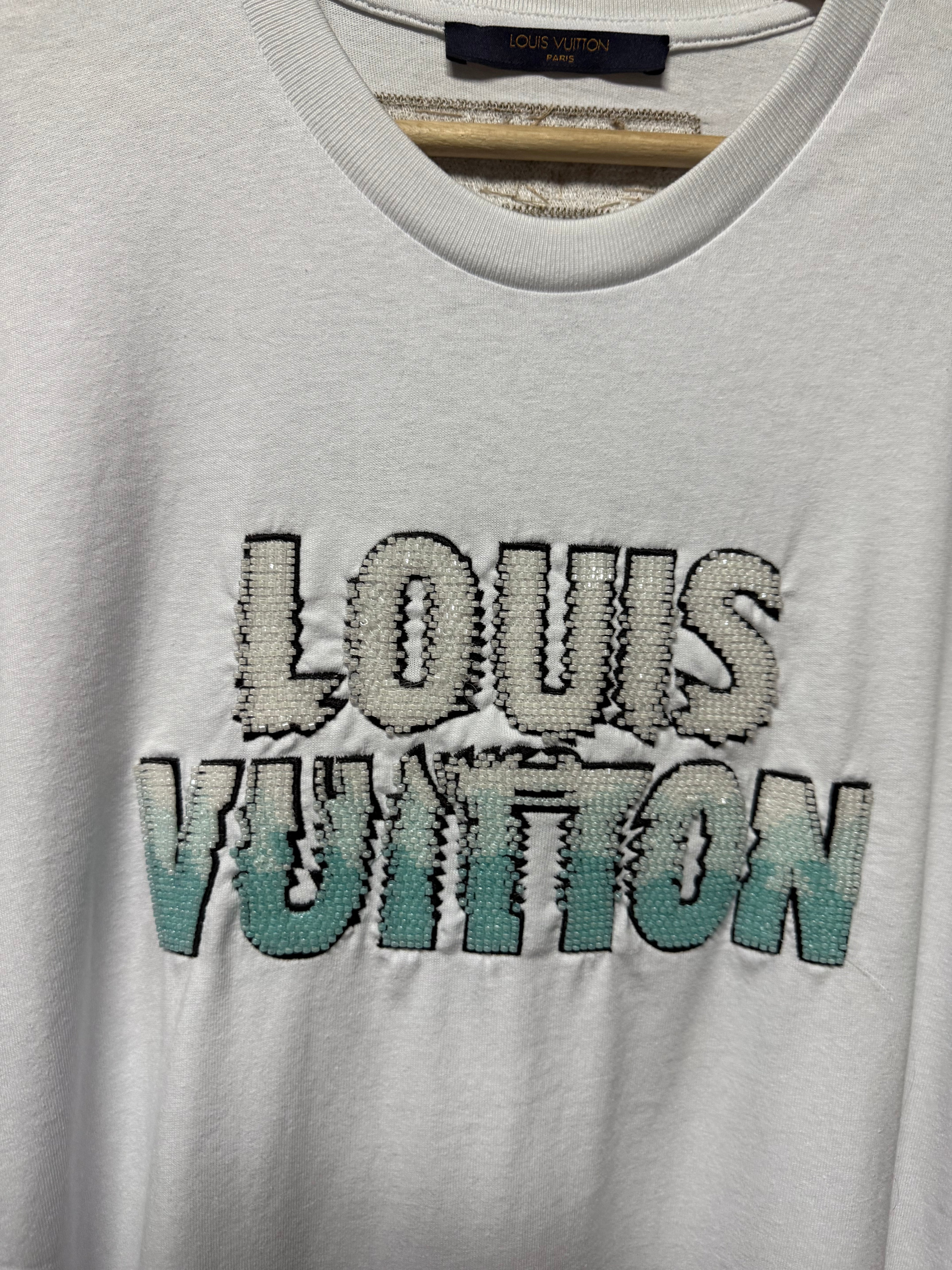 Tricou Lv