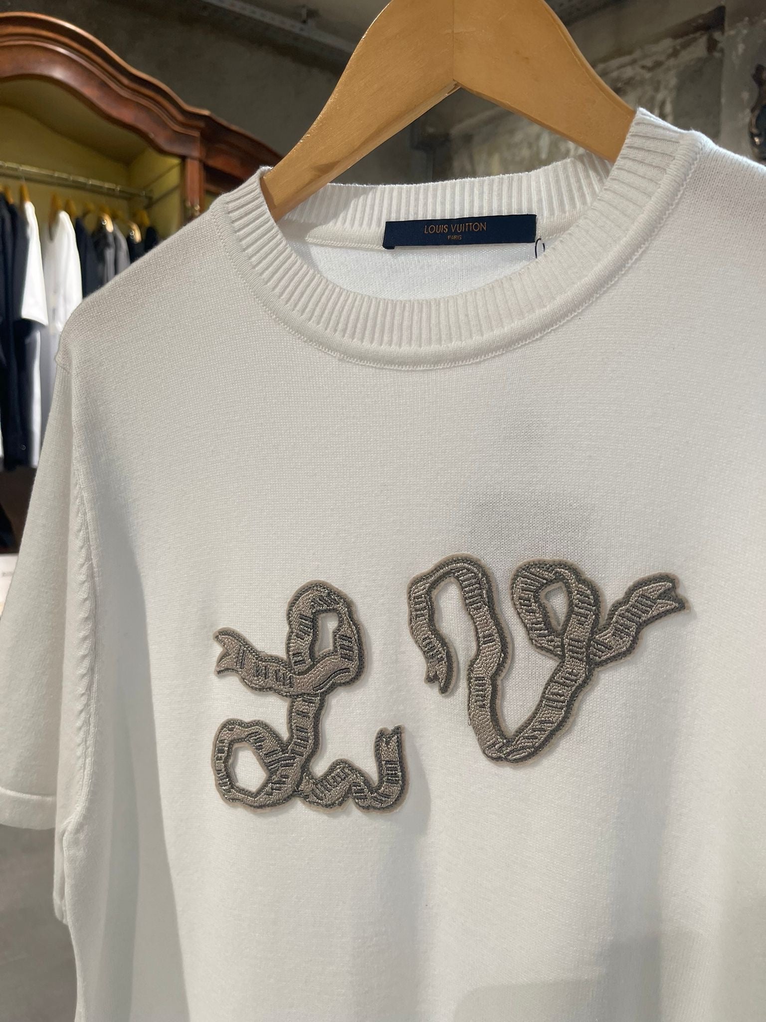 Tricou Lv