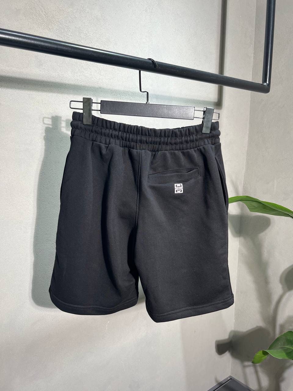Pantaloni scurti Giv€nchy